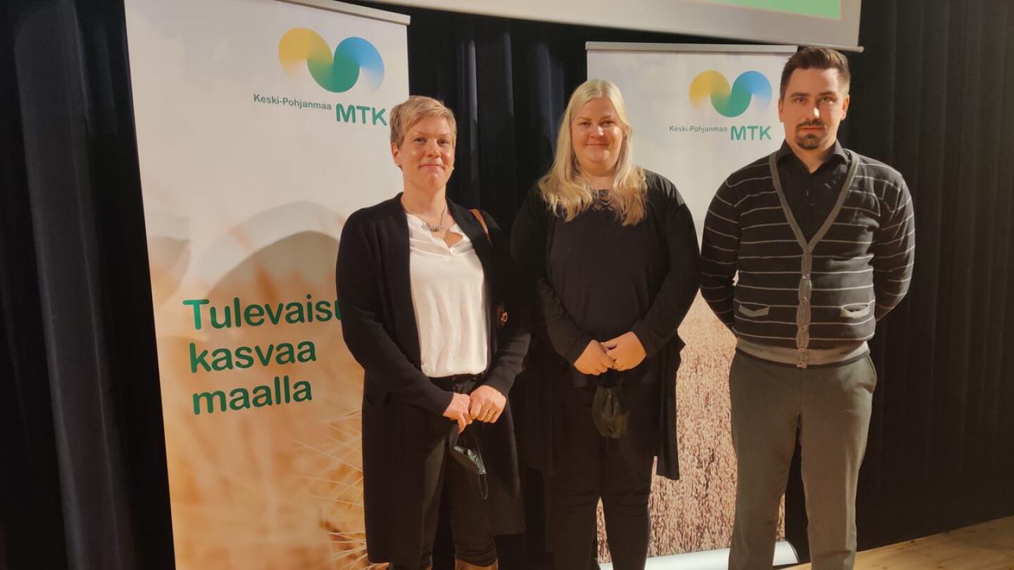 Uusia johtokunnan jäseniä. Oikealta Katja Honkonen, Anne Ilola ja Markus Kivelä.