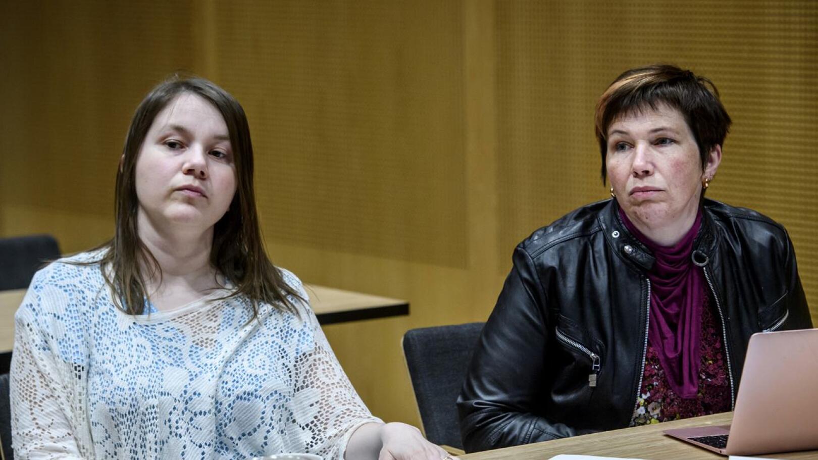 Kristillisdemokraattien Hanna-Lea Ahlskog ja Vuokko Lahti.