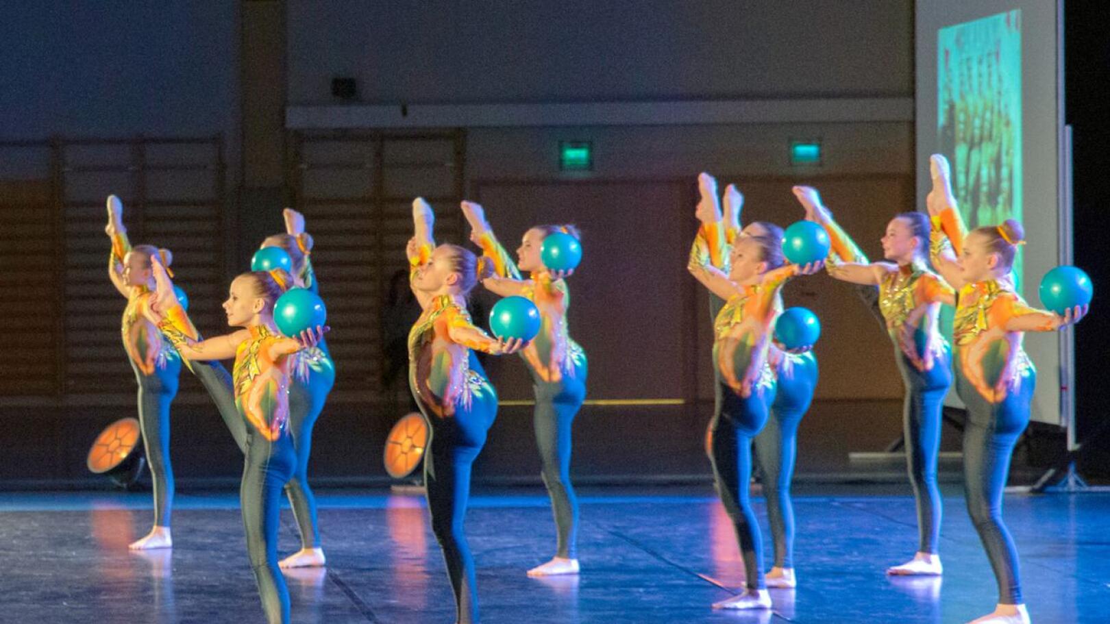 Koronan vuoksi tuleva tanssikilpailu suoritetaan etänä. Kokkolan Jymyn 100-vuotista toimintaa juhlittiin Hollihaan juhlasalissa vuonna 2019.
