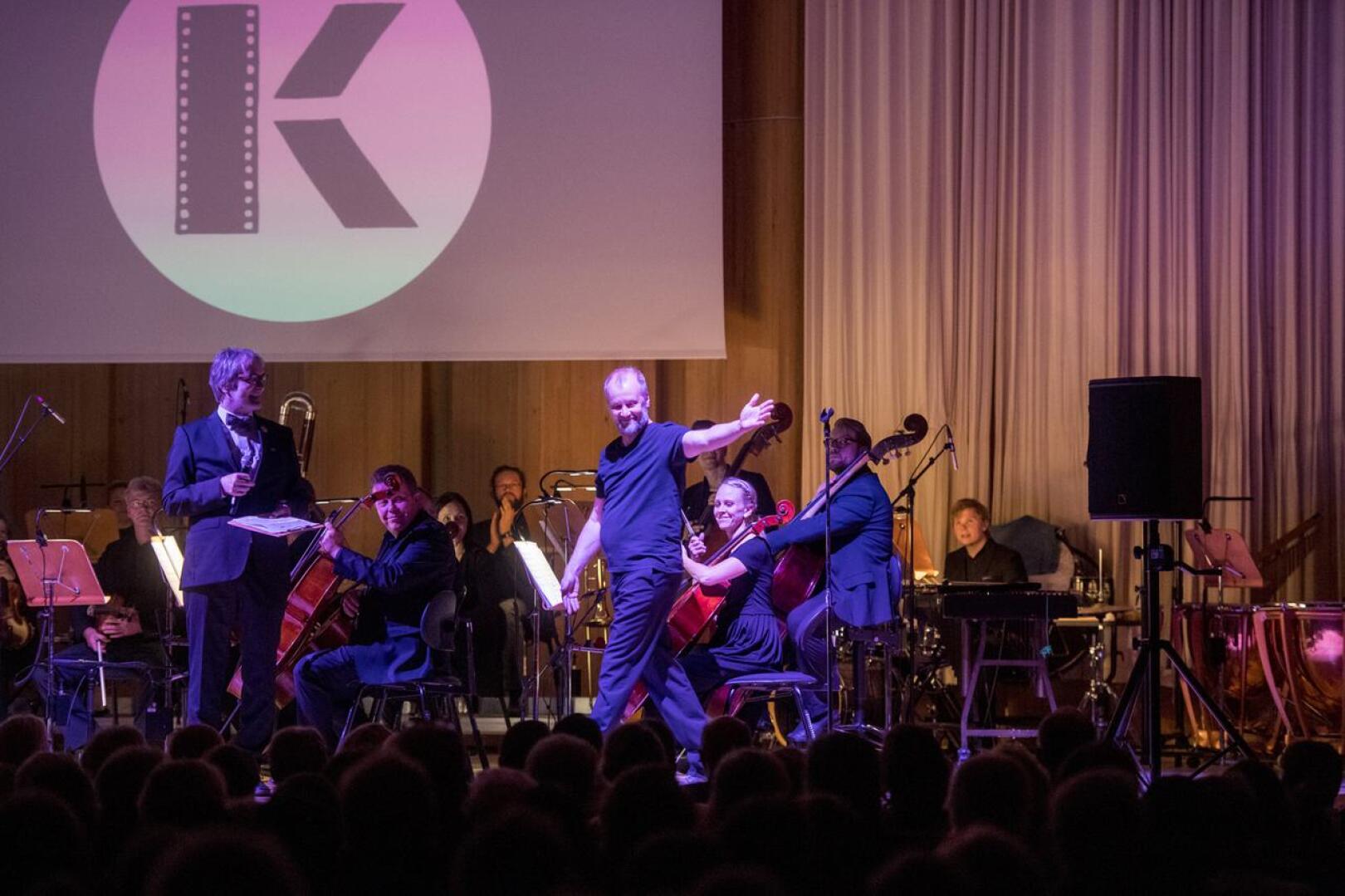Yhteistyökumppanina on ollut myös Keski-Pohjanmaan Kamariorkesteri. Tässä "solistina" Heikki Kossi.