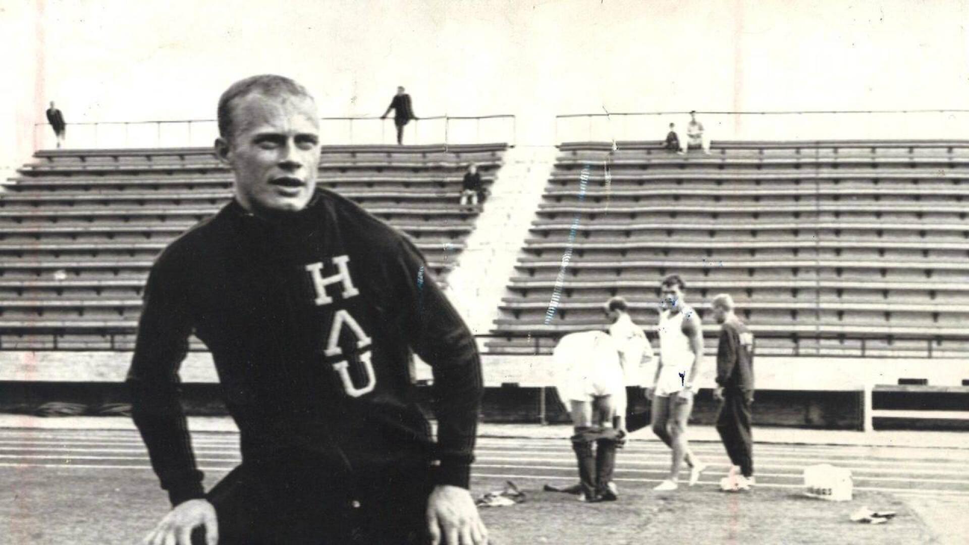 Juha Väätäinen edusti vuodet 1960- 1967 Haapaveden Urheilijoita, tässä kuvassa Tampereella 12. elokuuta 1966.