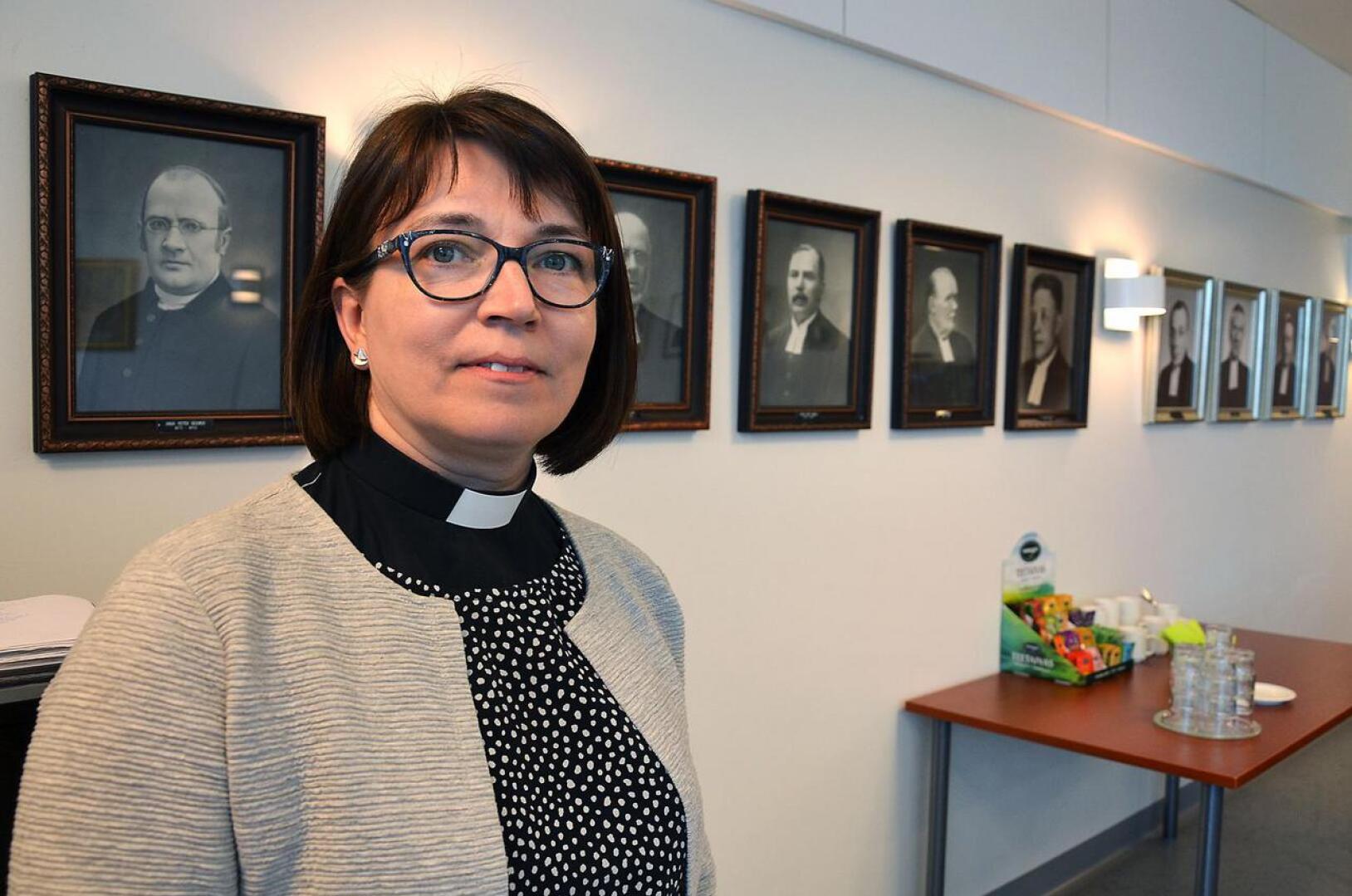 Eija Nivala on Ylivieskan seurakunnan ensimmäinen naiskirkkoherra ja virkajärjestyksessä yhdestoista. Nivala aloittaa tehtävässä helmikuun 2019 alusta.