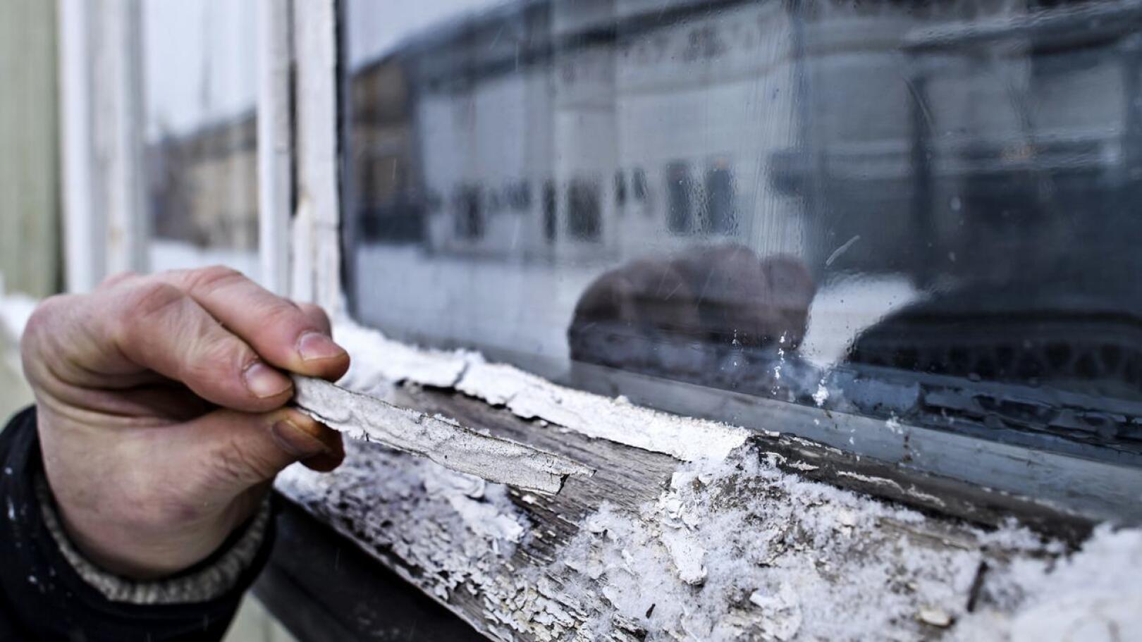 Vanhan ikkunan kunnostuksen perustaidot ovat Jouni Mustosen mukaan hankittavissa yhdessä illassa. 
