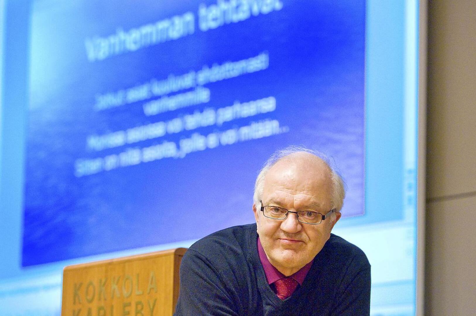 Jari Sinkkonen on lasten ja nuorten psyykkisen kehityksen asiantuntija ja arvostettu luennoitsija.