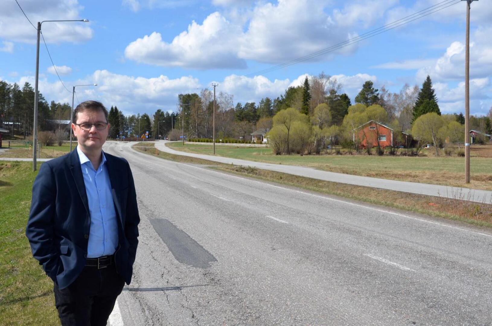 Kaustisen seutukunnan kehittämisjohtaja Petri Jylhä toivoo alueelle järkevästi järjestettyjä kyytipalveluita.