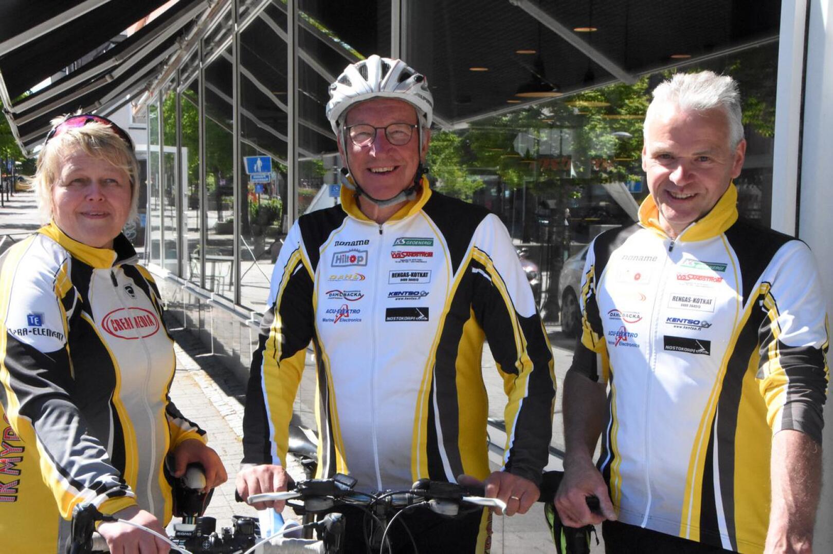 Siv Huldén, Ole Gustafsson ja Mikael Bergroth odottavat IK Myranin järjestämään Alavetelin ajoon noin 150 kuntopyöräilijää.