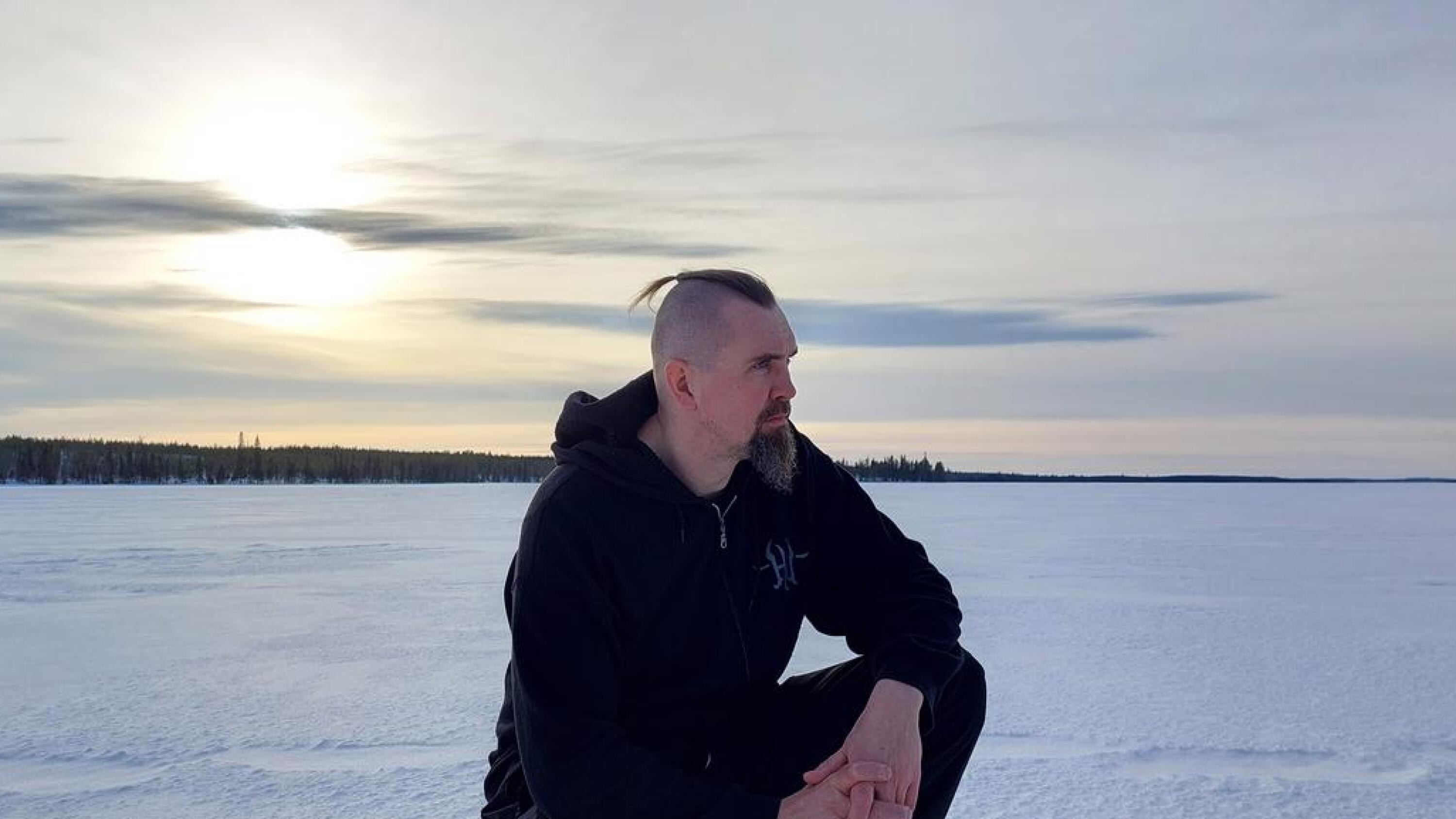 Nex Locus eli Jukka Mursu on tyytyväinen uuteen albumiin Spiritual Playgroundiin, jossa pohjoinen ulottuvuus ja luonto ovat läsnä.