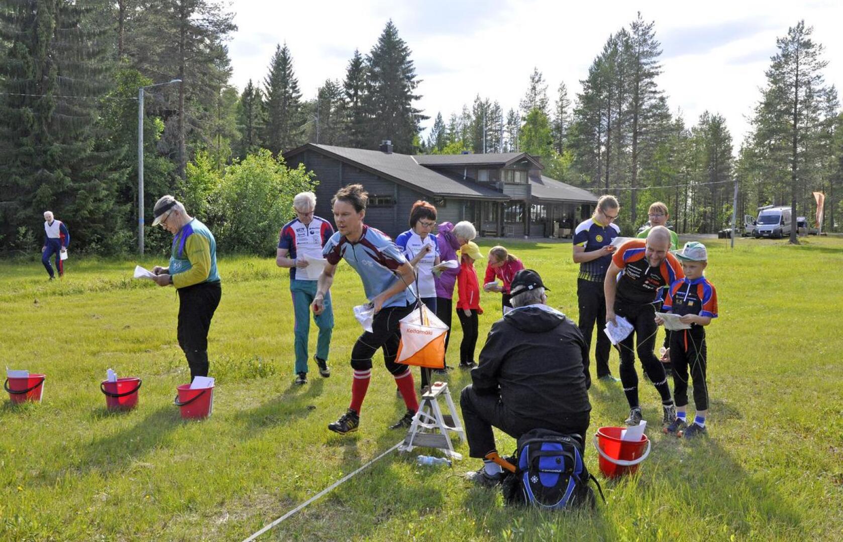 Kalajokilaakson Iltarastit sai hyvän startin Oulaisissa. Huiman rastit kokosivat paikalle yli 140 suunnistajaa.
