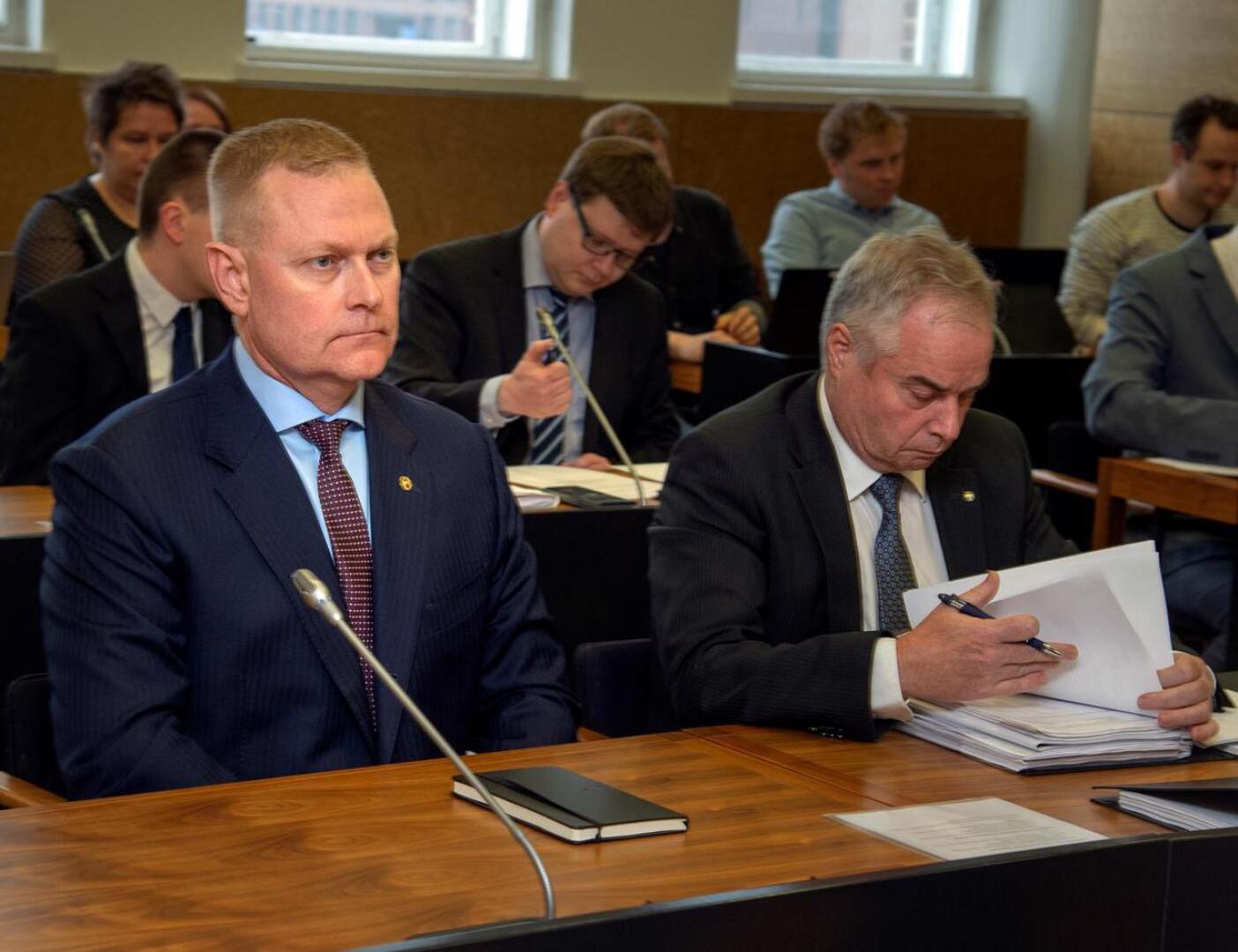 Eversti Markus Päiviön (vas.) koskevien syytteiden pääkäsittely tapahtui Helsingin hovioikeudessa toukokuun alussa.