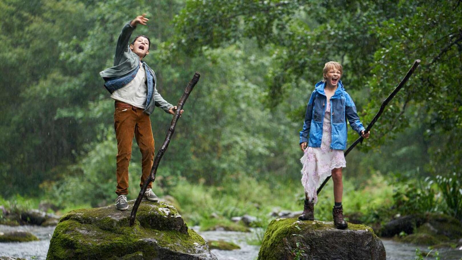 Näkemiin, lapset! Dynaamiset nuoret Aran-Sina Keshvari ja Vilho Rönkkönen ovat Ensilumen seikkailijoina kuin Tom Sawyer ja Huck Finn.