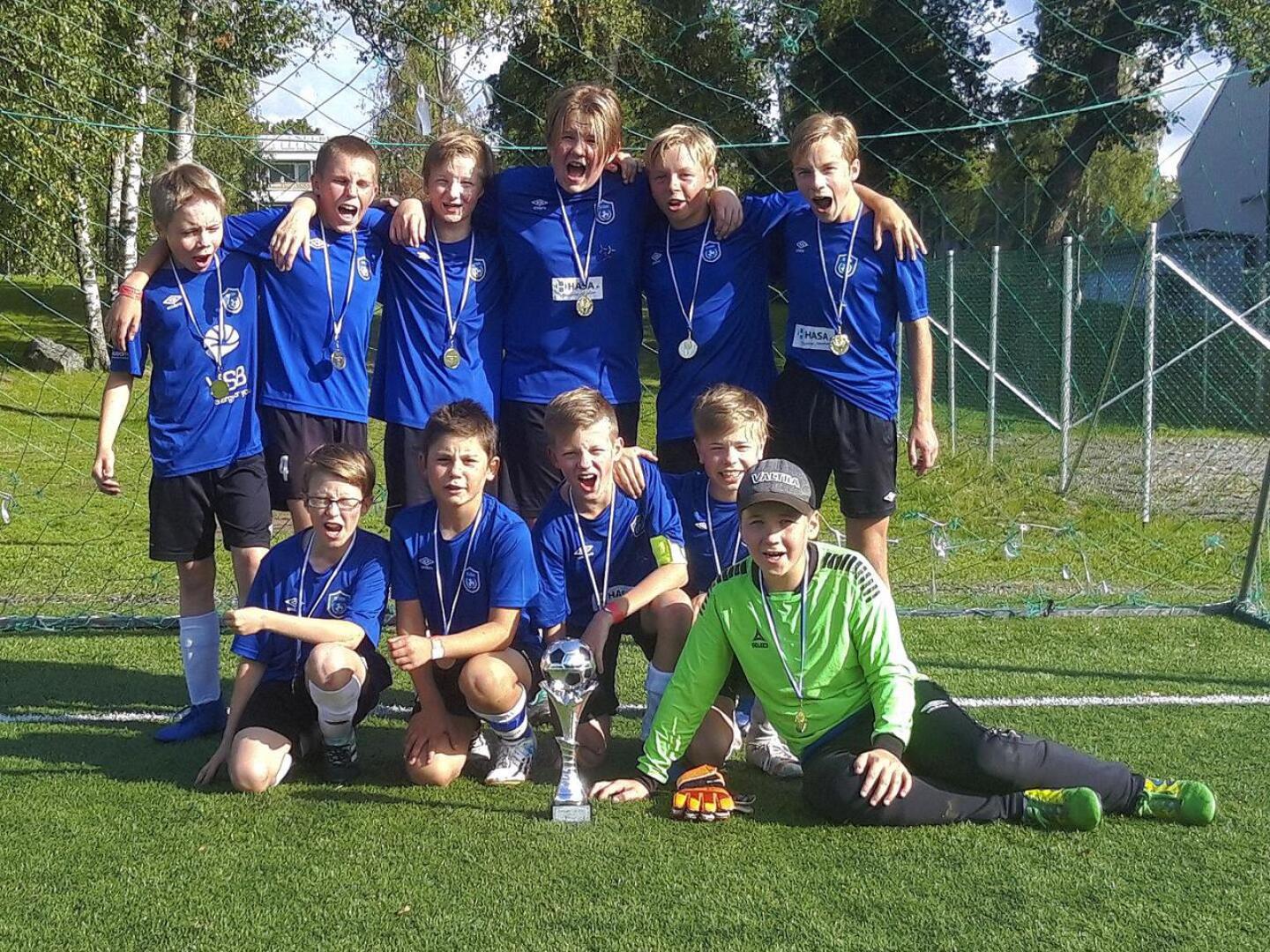 FC Folkin P12-joukkue otti historiallisen voiton himoitussa Eremenko Cupissa Pietarsaaressa.