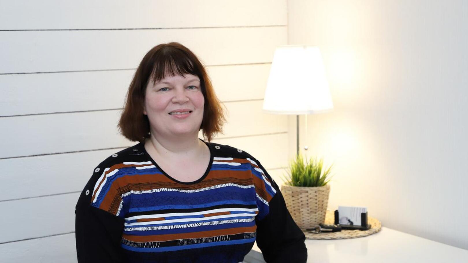 Valtuustoaloite kuntalaisia aktivoivasta kirjoituskilpailusta on Elina Hyttisen. Tarkoituksena on kerätä ihmisten kokemuksia nivalalaisten elämästä.