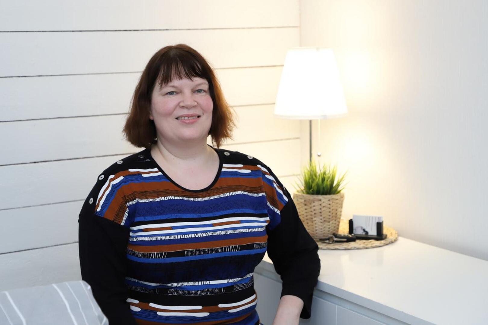 Valtuustoaloite kuntalaisia aktivoivasta kirjoituskilpailusta on Elina Hyttisen. Tarkoituksena on kerätä ihmisten kokemuksia nivalalaisten elämästä.