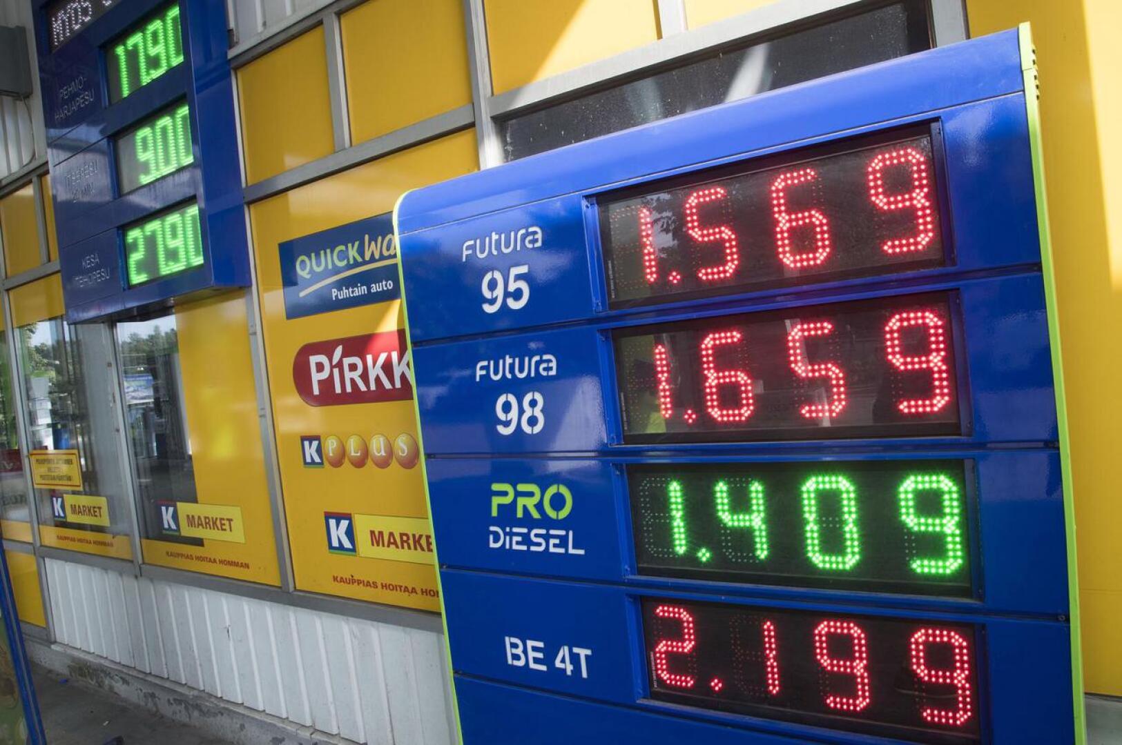 Bensiinin ja dieselin hinta nousee veronkorotuksen takia ensi vuoden elokuussa.