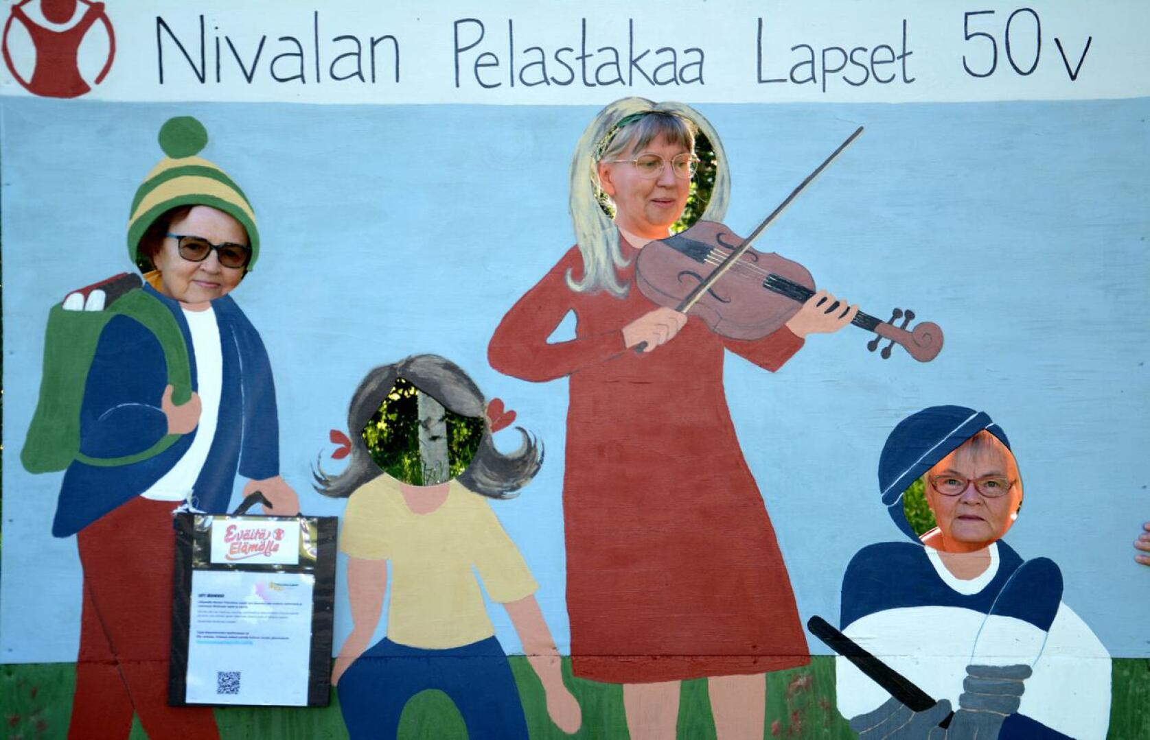 Hanna-Leena Kojola, Anni Laulumaa-Peräaho ja Helinä Kaarlela järjestävät Suuret lastensynttärit -tapahtumaa