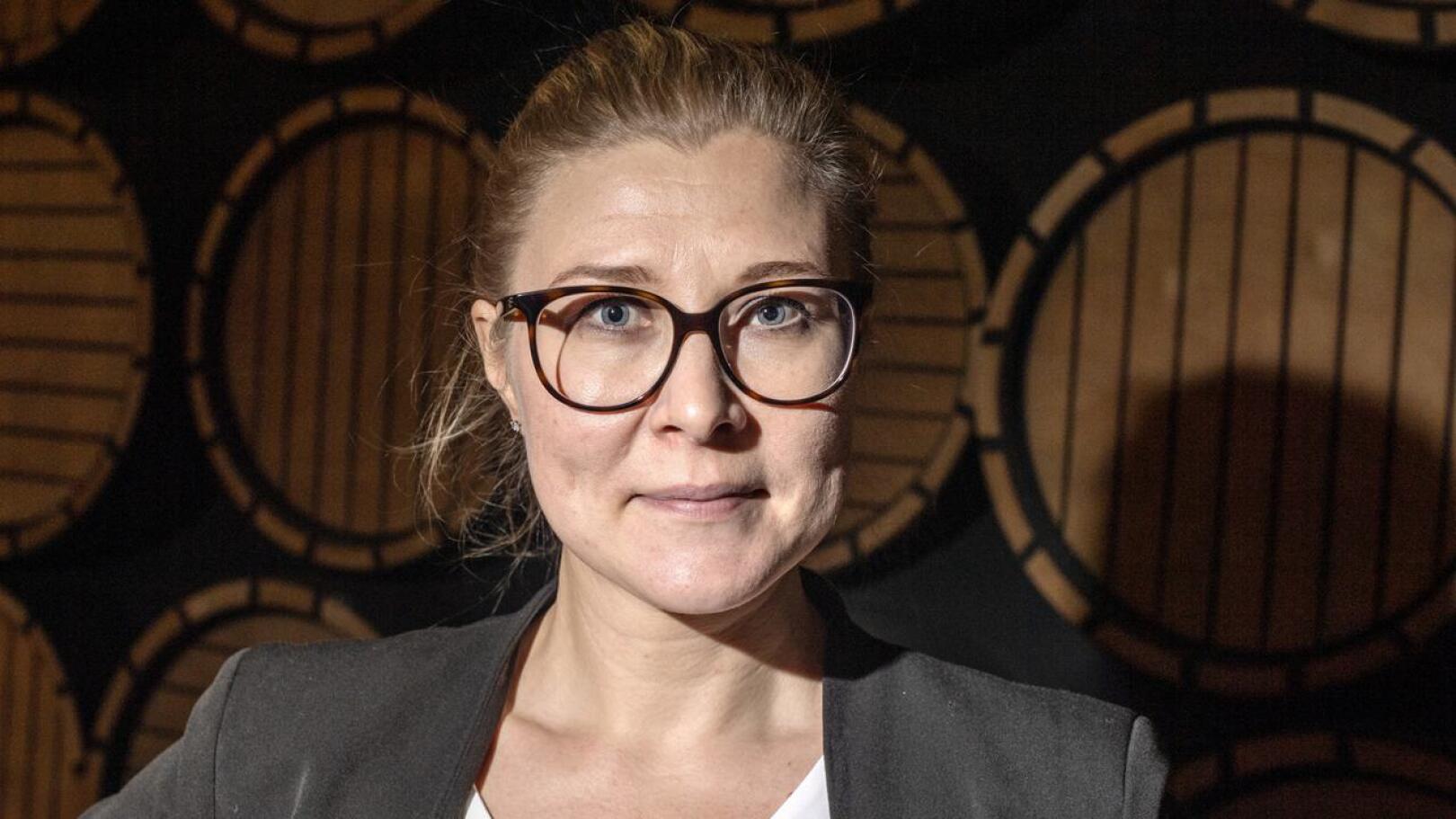 SDP:n varapuheenjohtaja, kansanedustaja Niina Malm, 40, Imatralta. Hän junaili perjantaina Kokkolaan puhumaan työelämäseminaarissa.