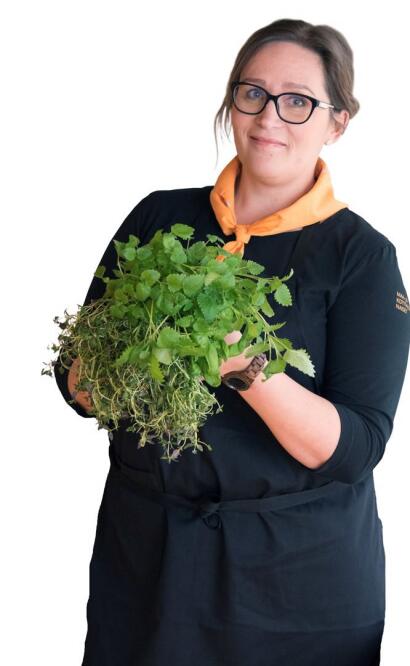 Keski-Pohjanmaan Maa- ja kotitalousnaisten ruoka- ja ravitsemusasiantuntija Niina Vihelä muistuttaa kasvisten tärkeydestä.