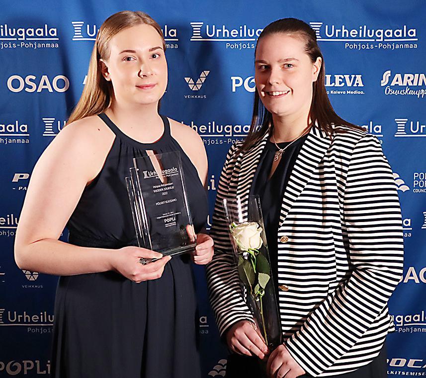 Venla Huurne ja Jenna Mustonen vastaanottivat palkinnon. 