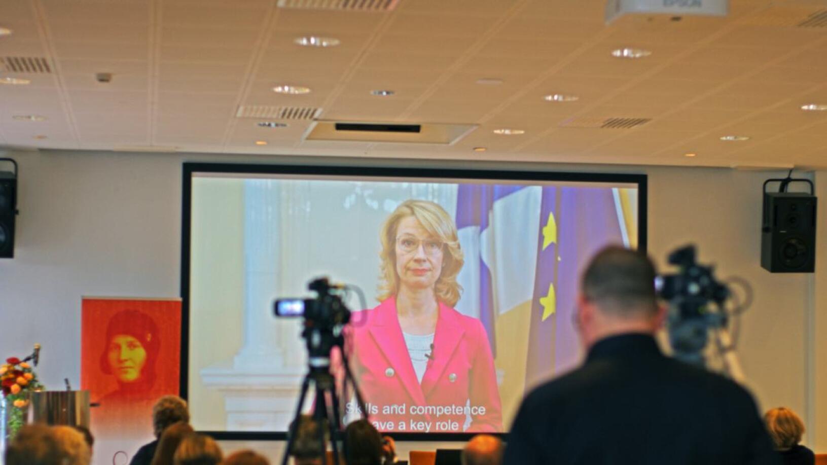 Suurin osa 20-vuotisjuhlan tervehdyksistä tuli koronan vuoksi videolla, tässä eurooppa- ja omistajaohjausministeri Tytti Tuppurainen.