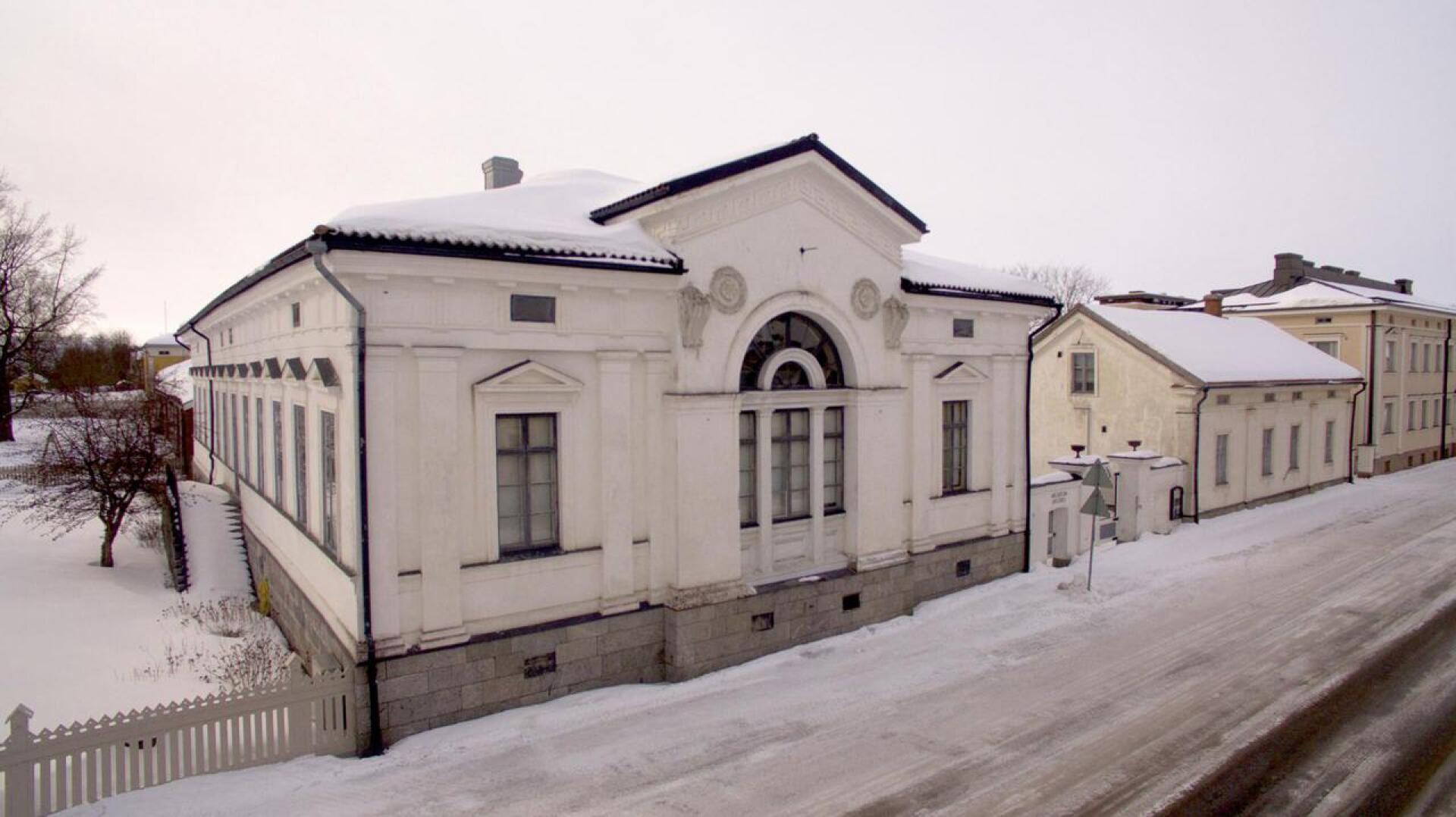 Malmin talo on Pietarsaaren museon keskeisin näyttelytila. Koska maalaiskuntaa ei enää ole, Pietarsaaren museon ei tarvitse alleviivata kaupunkilaisuuttaan.