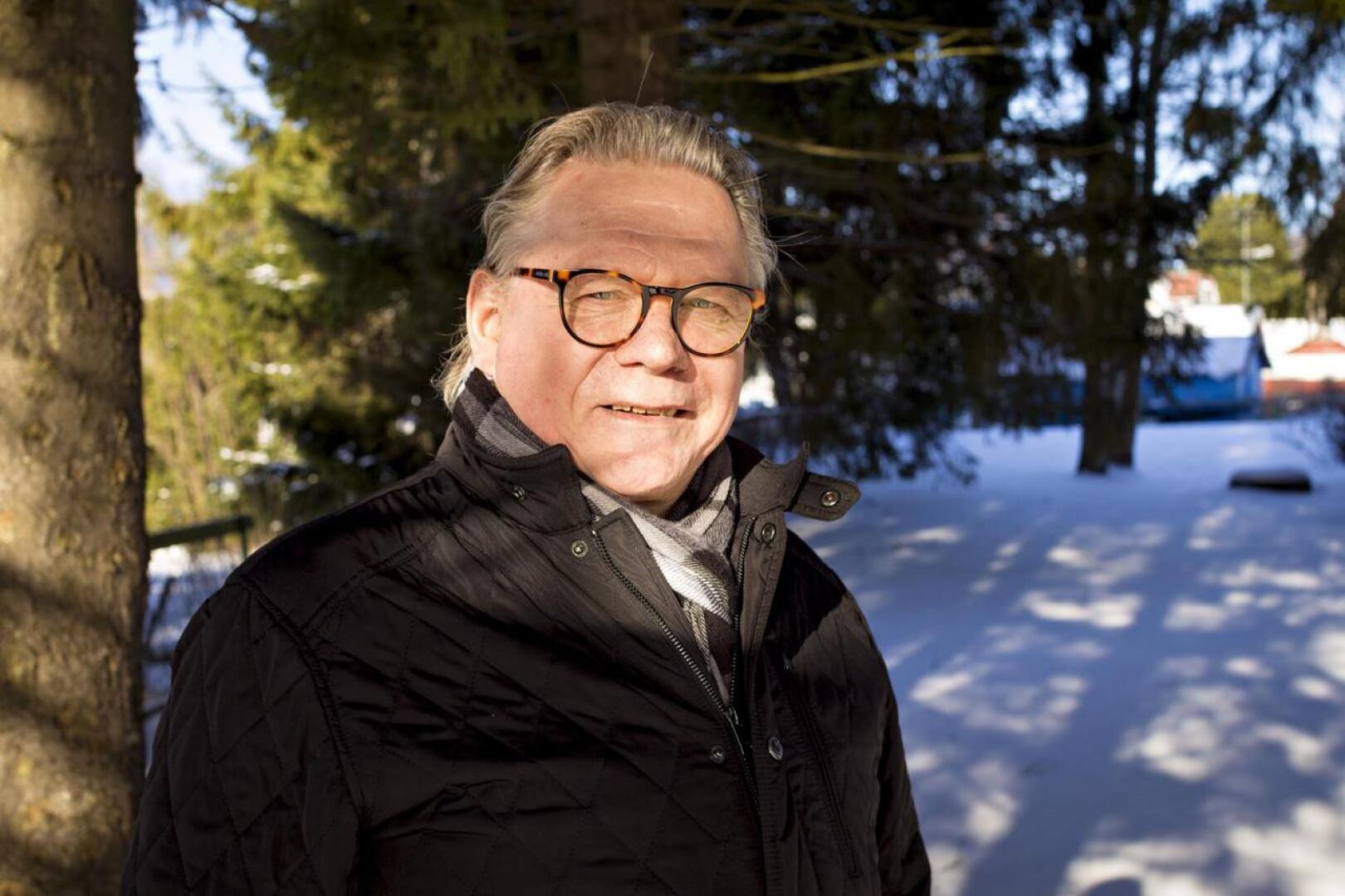 Kalajokinen Raimo Hentunen on toiminut 25 vuotta teatteriohjaajana.