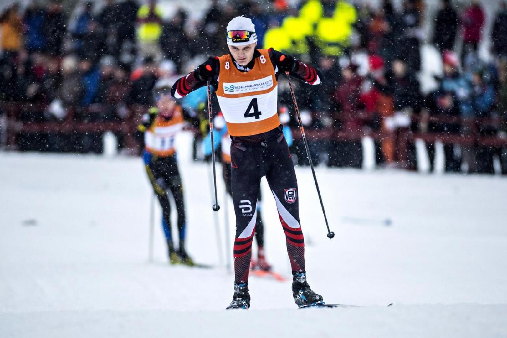 Vetelin Urheilijoiden Aapo Taipale on yksi sprintin miesten piirinmestaruutta tavoittelevista hiihtäjistä.