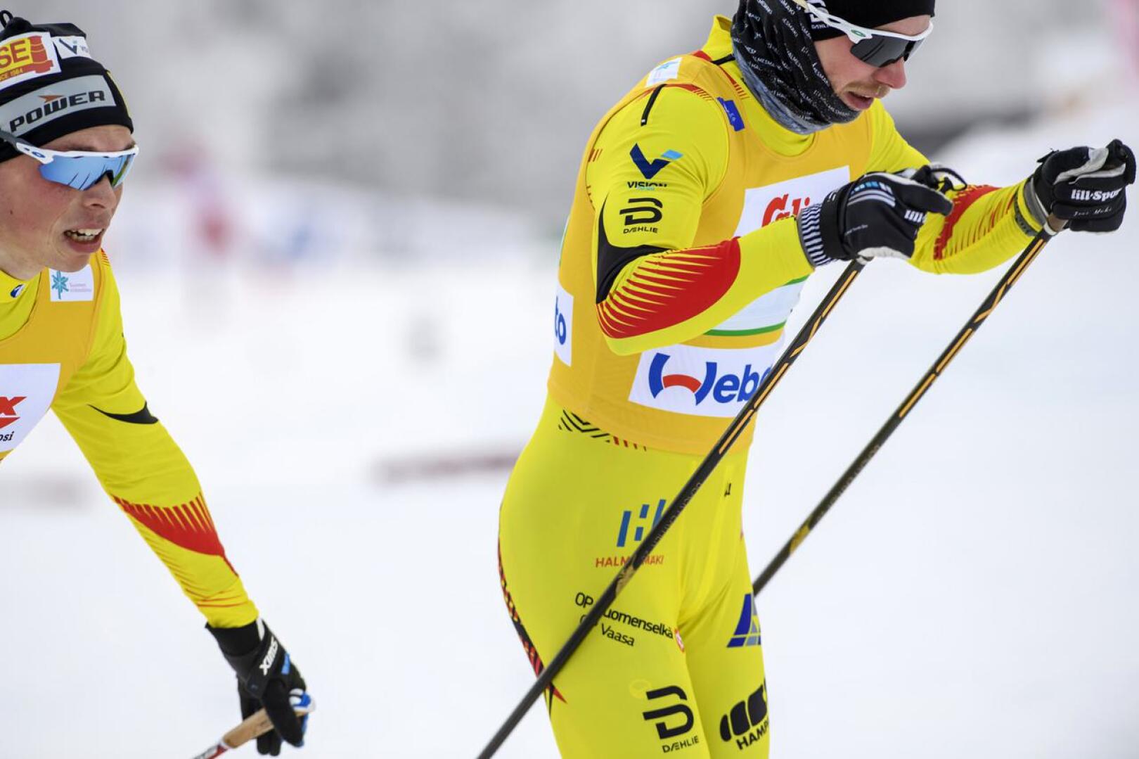 Pohti SkiTeamin Juuso Haarala (vas.) ja Joni Mäki hiihtivät hopealle parisprintissä.