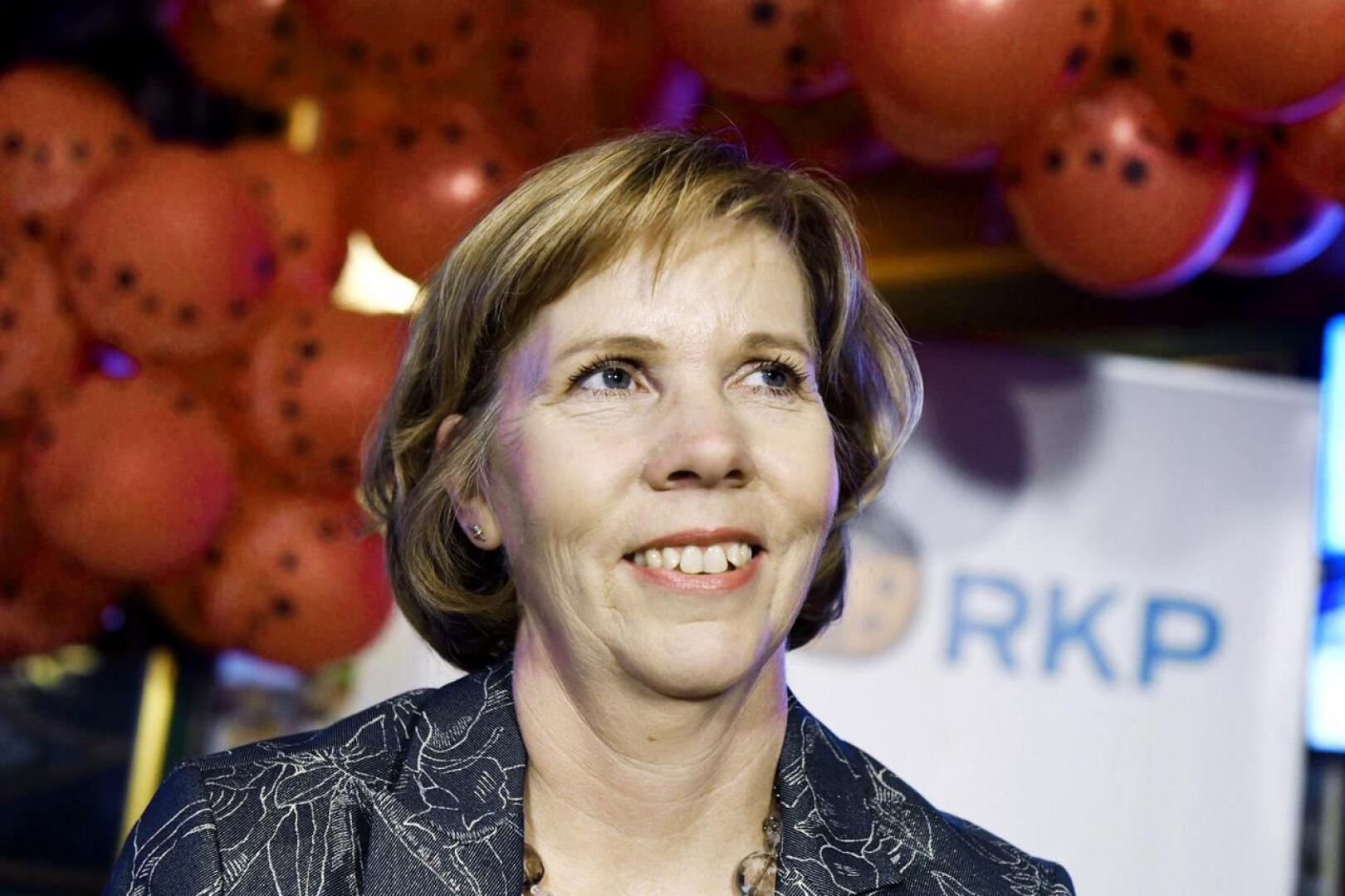 RKP:n puheenjohtaja Anna-Maja Henriksson osallistuu kolmatta kertaa hallitusneuvotteluihin. Kuntien ja kaupunginjohtajia on aina ollut hallitusneuvotteluissa mukana.
