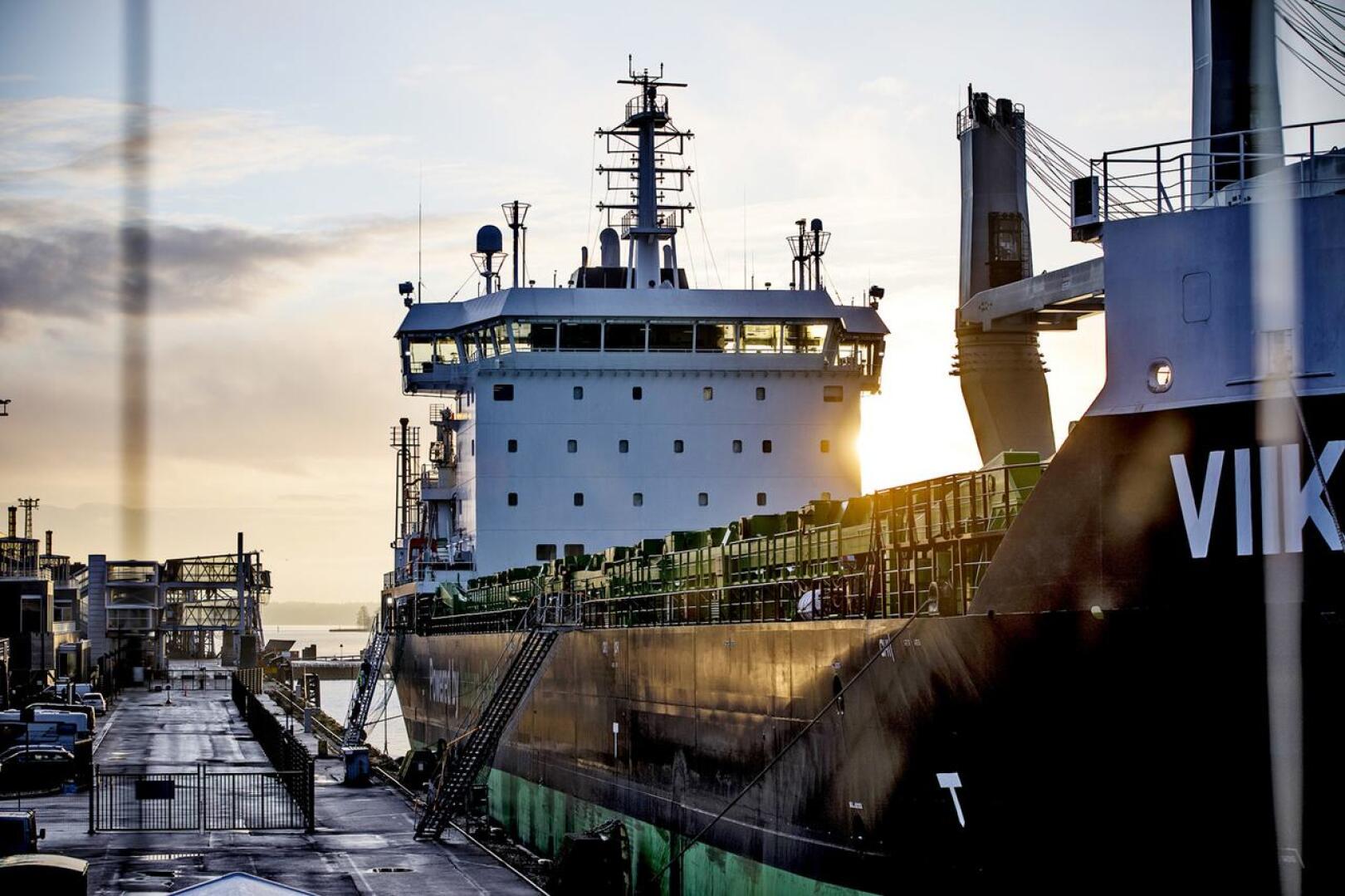 Tullissa odotetaan, että laivarahtiliikenne lähtee kunnolla käyntiin Britannian ja Suomen välillä. Vuoden alussa tavaraliikenteessä on ollut hiljaista. Arkistokuvassa ESL Shippingin irtolastilaiva Viikki Katajanokan laiturissa Helsingissä vuonna 2018.
