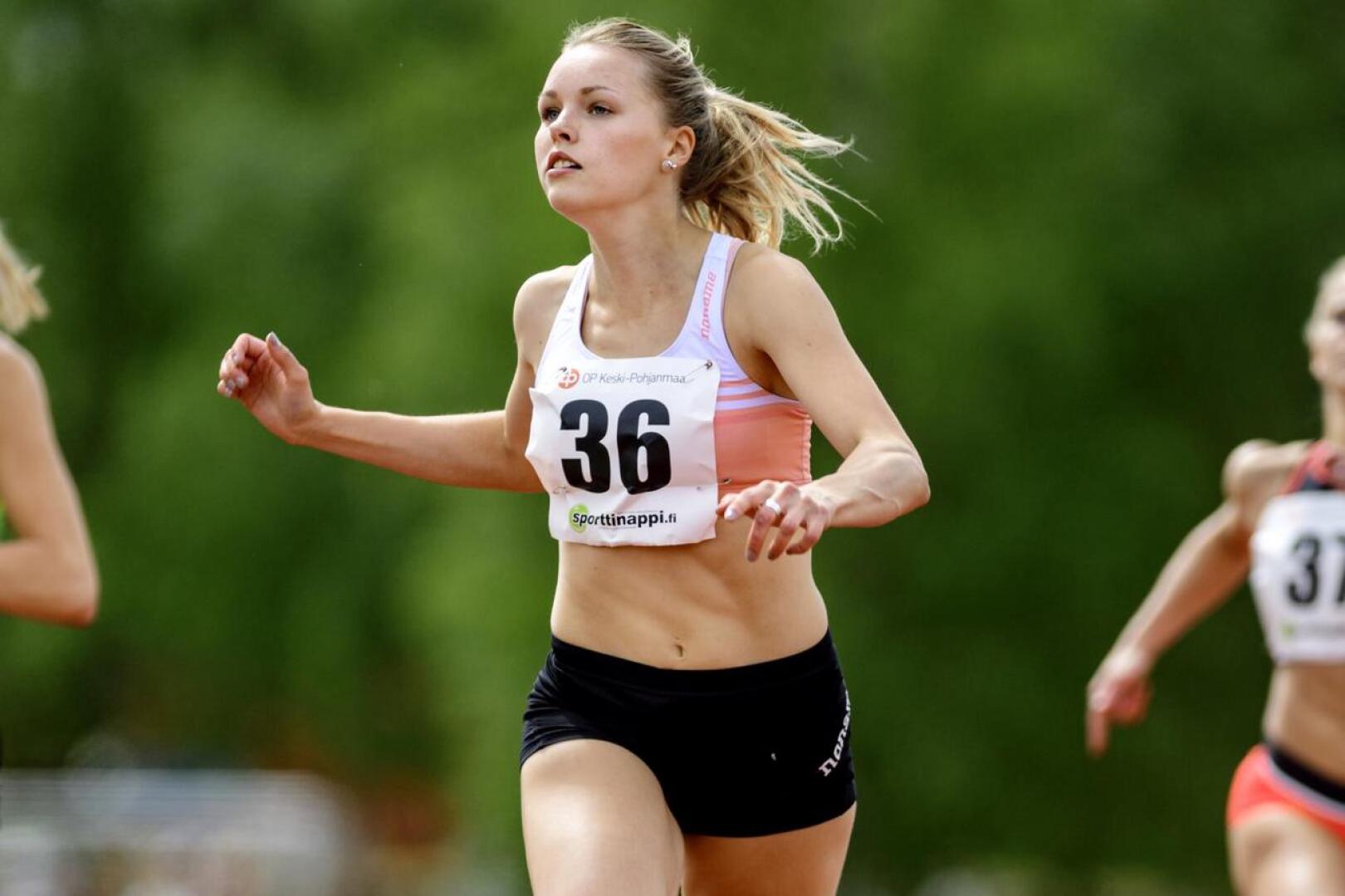 Anniina Kortetmaa osallistuu 100 ja 200 metrin matkoille. Hän pinkoo myös pikaviestijoukkueessa.