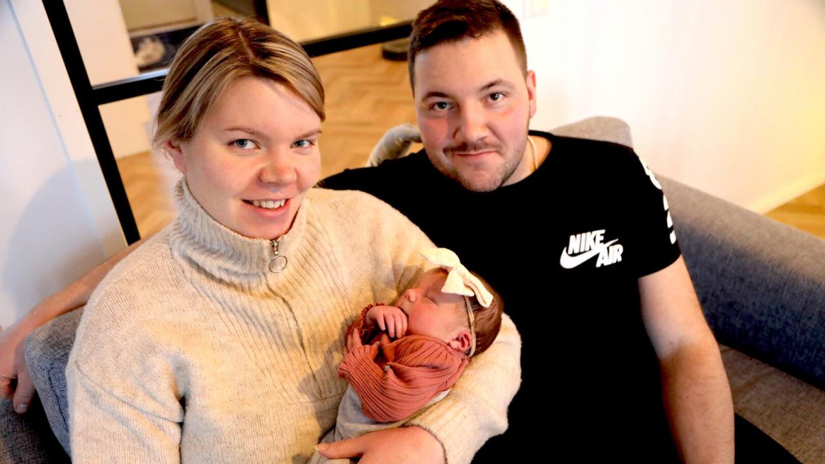 Julia ja Jimi Järvelän kuopus syntyi vuoden ensimmäisenä aamuna. 