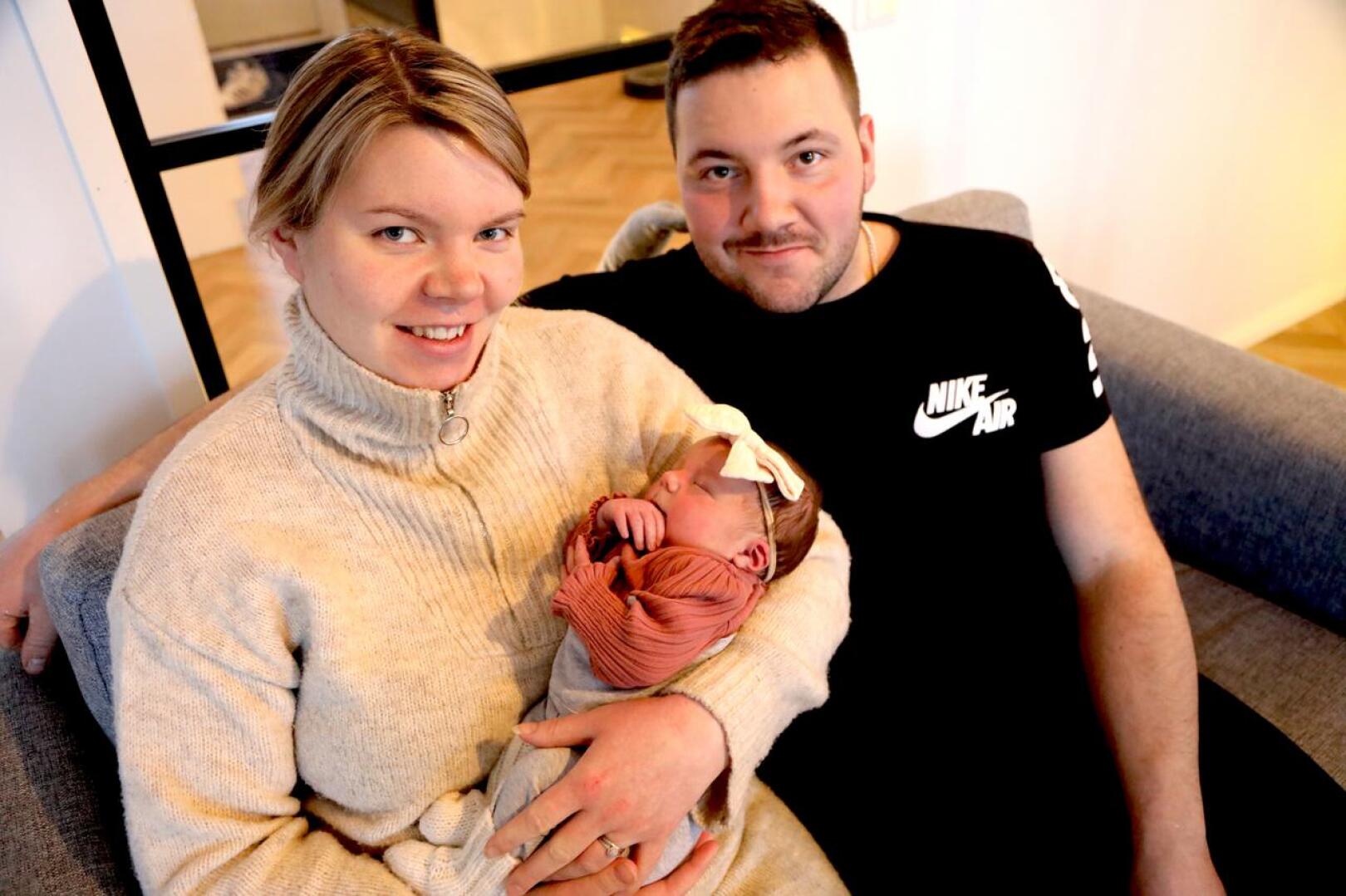 Julia ja Jimi Järvelän kuopus syntyi vuoden ensimmäisenä aamuna. 