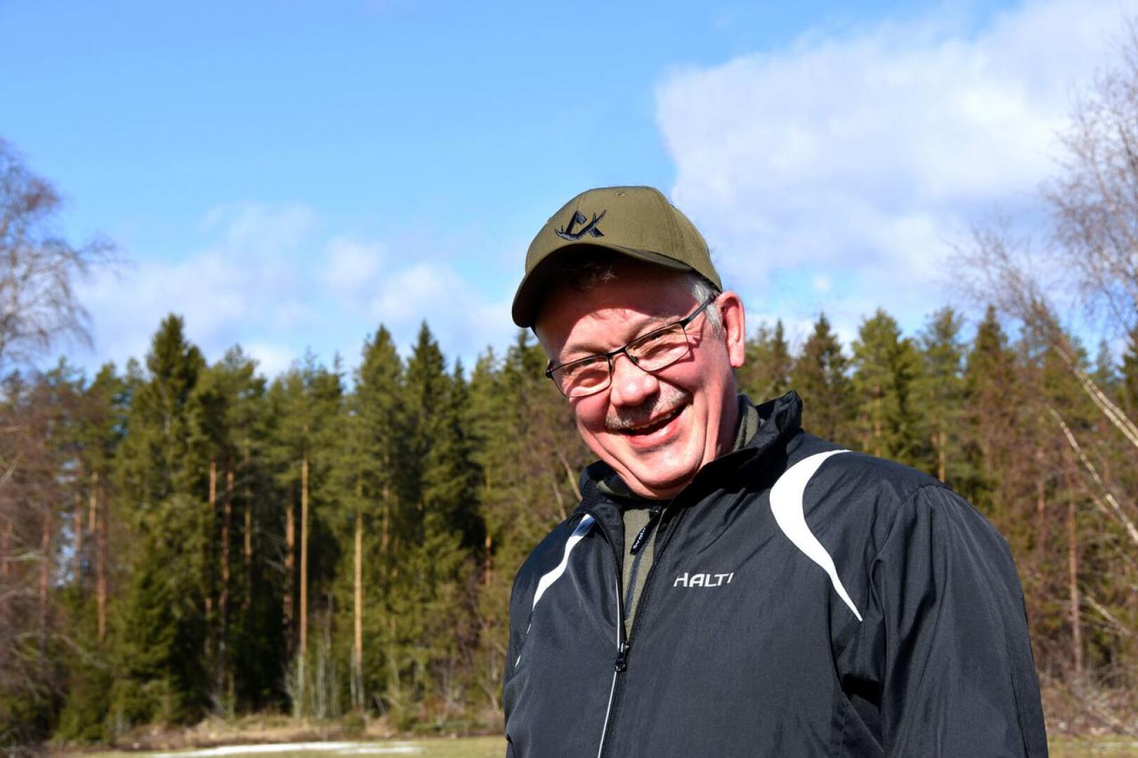 Raimo Kielenniva on huolissaan siitä, että suomalainen metsäomaisuus päätyy kansainvälisten rahastojen haltuun.