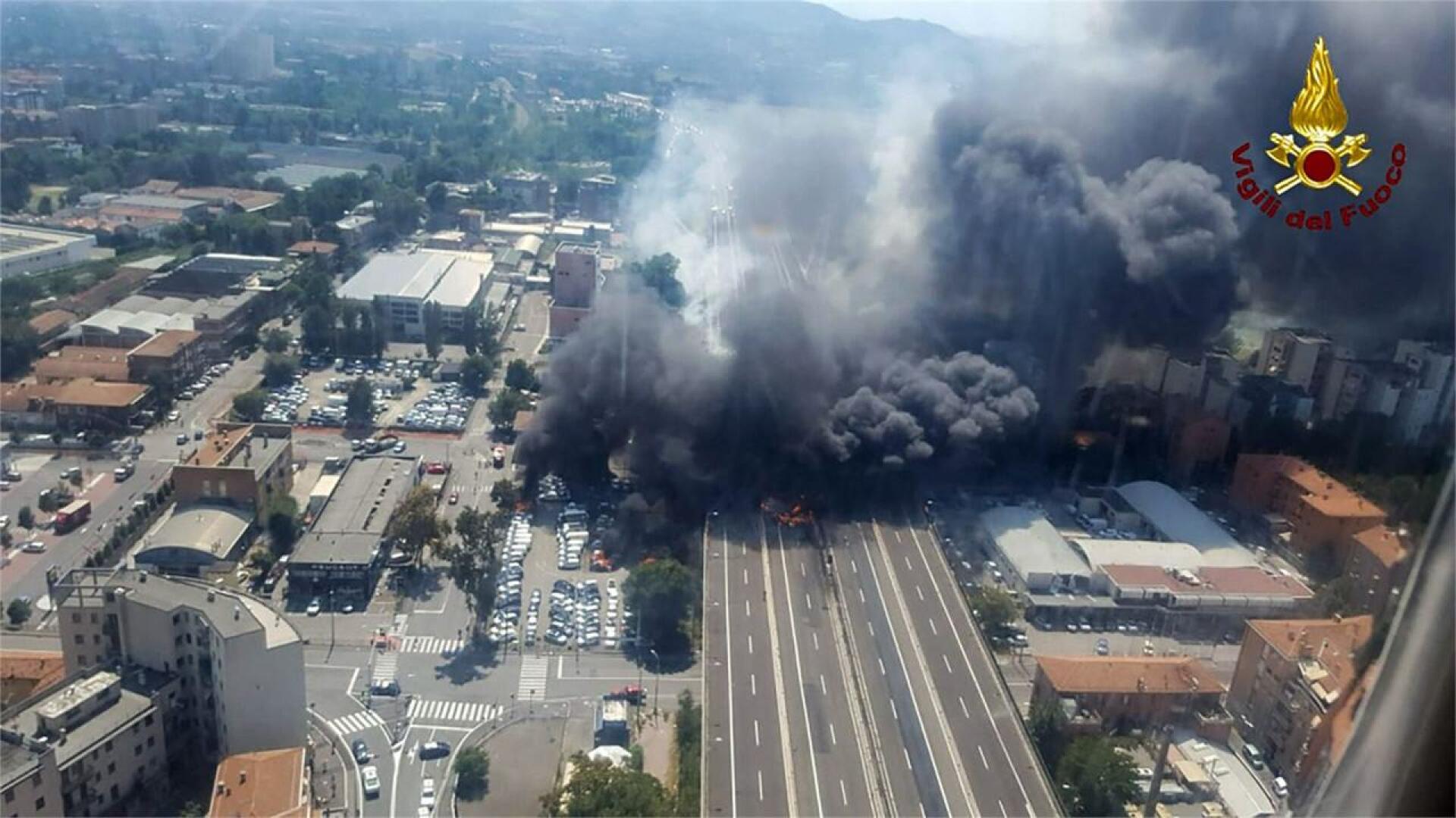 Rekka ilmeisesti syttyi tuleen onnettomuudessa, mistä seurasi voimakas räjähdys. Lehtikuva/AFP