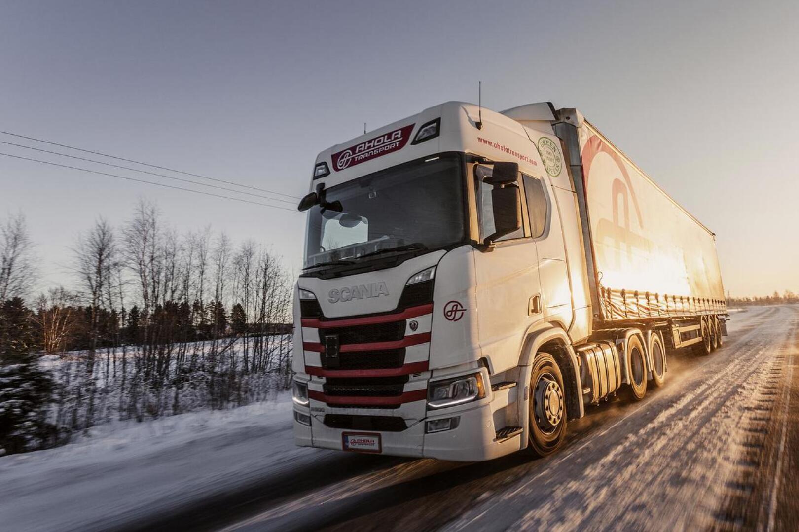 Ahola Transportin rekat kulkevat kaikkialla Pohjoismaissa eli Suomen ohella myös Ruotsissa, Tanskassa ja Norjassa. 