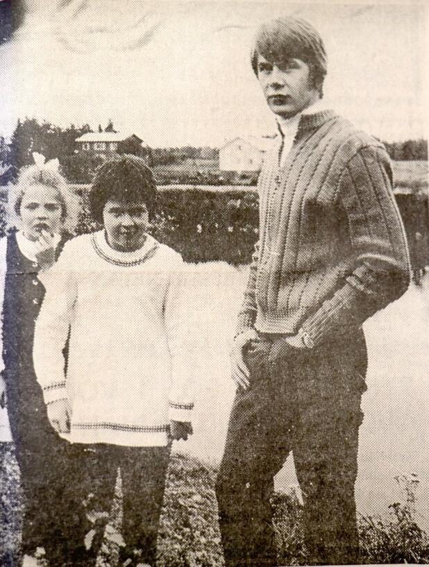 Risto Paavola oli 21-vuotias, kun hän pelasti 7-vuotiaan Päivikin ja 10-vuotiaan Tuijan Perhonjoesta lokakuussa 1971. Tilanteesta selvittiin säikähdyksellä. Kolmikon yhteiskuva on otettu  Perhonjokilaaksoon vain kaksi päivää onnettomuuden jälkeen.