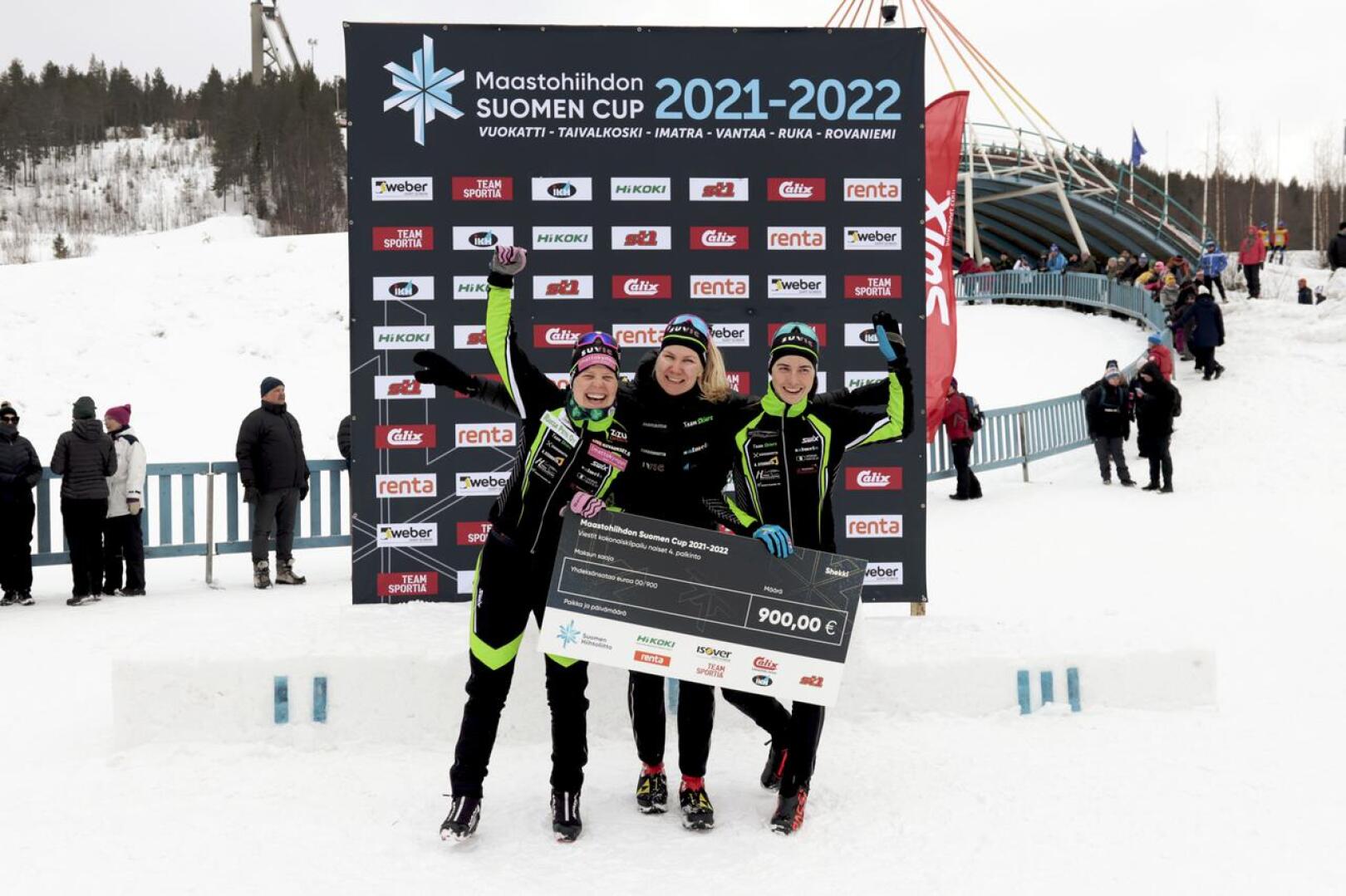 Team Skiersin Ida Meriläinen, Roosa Juuska ja Miia Säilynoja hiihtivät tasaisen kauden, joka tuotti Suomen Cupin viestin neljännen sijan.