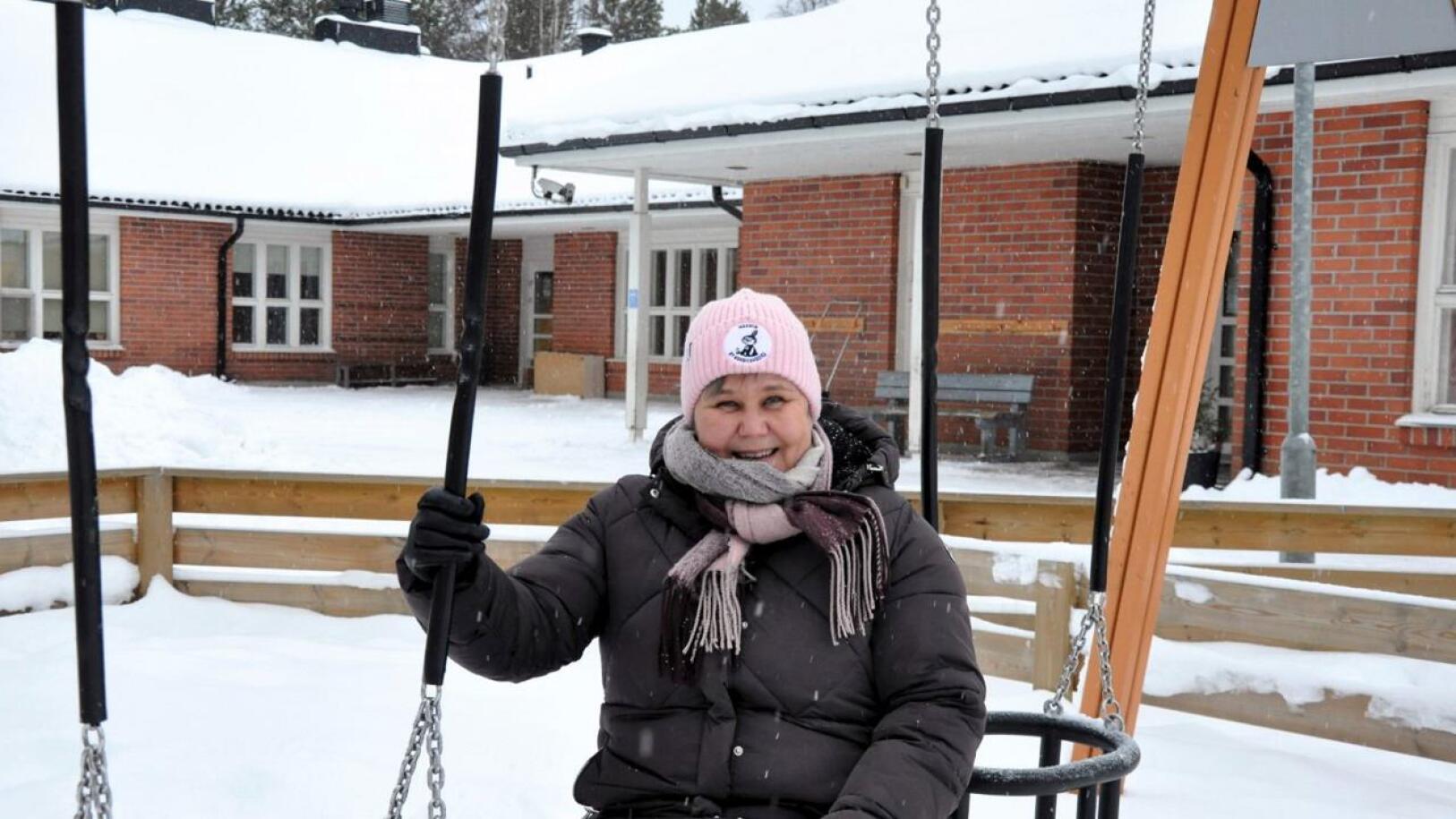 Maarit Marjusaari työskentelee Pajulinnun päiväkodissa Kälviällä.