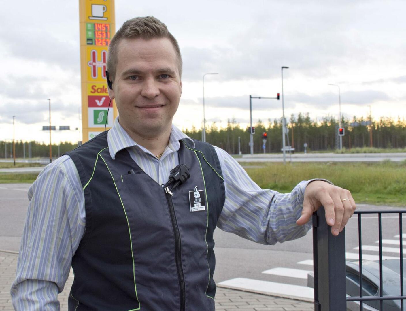 Kulunut kesä oli ABC:lle hyvä, kertoo liikennemyymäläpäällikkö Pasi Kaarlejärvi.