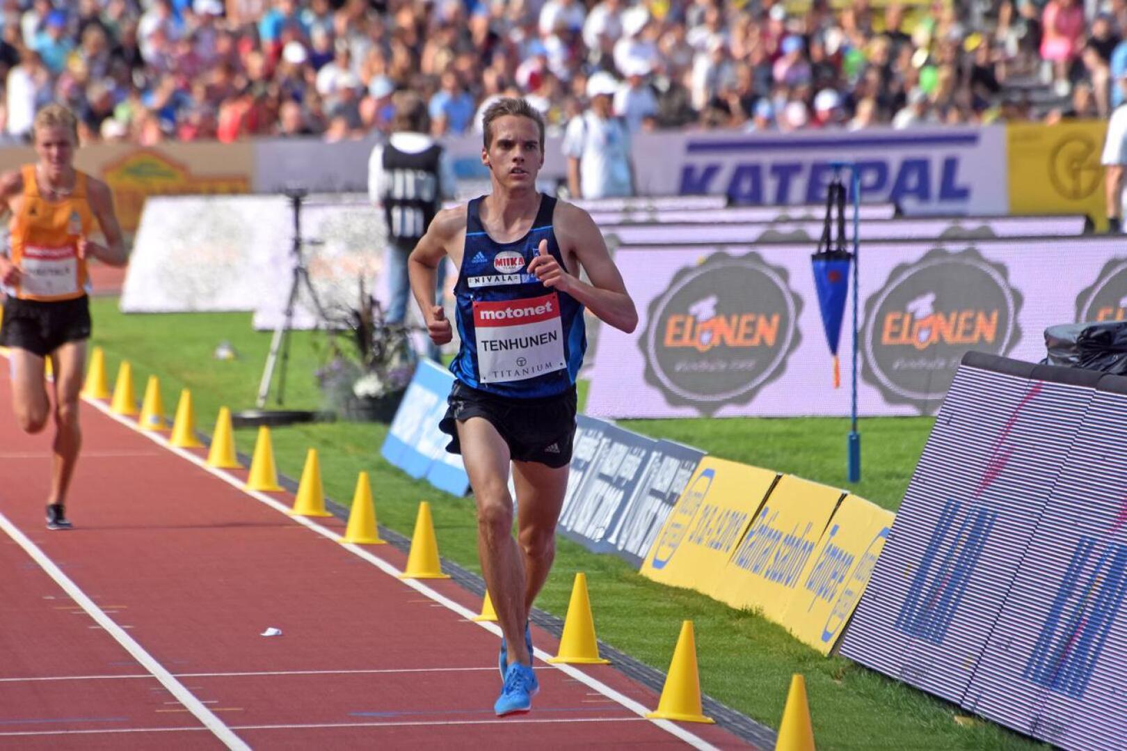 Kalevan kisojen 3000 metrin esteissä ensimmäisen aikuisten sarjan SM-mitalinsa juossut Miika Tenhunen oli yksi Nivalan menestysurheilijoista.