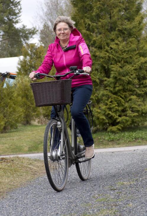 Sähköpyöräily on ollut Mirja Esterin harrastus jo viisi vuotta.