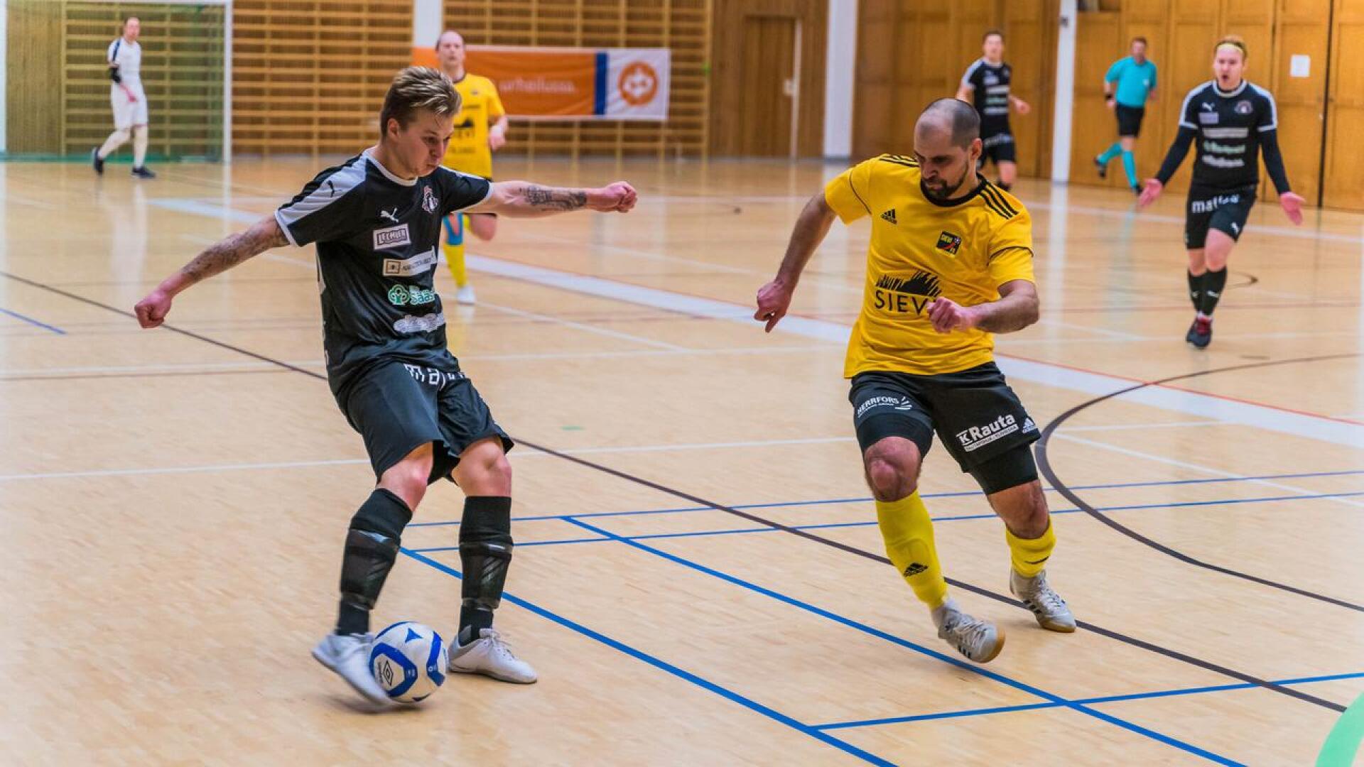 Kokenut venäläispelaaja ja Sievi Futsal -legenda, 33-vuotias Radik Akhmetkhanov jatkaa Sievi FS:n riveissä.