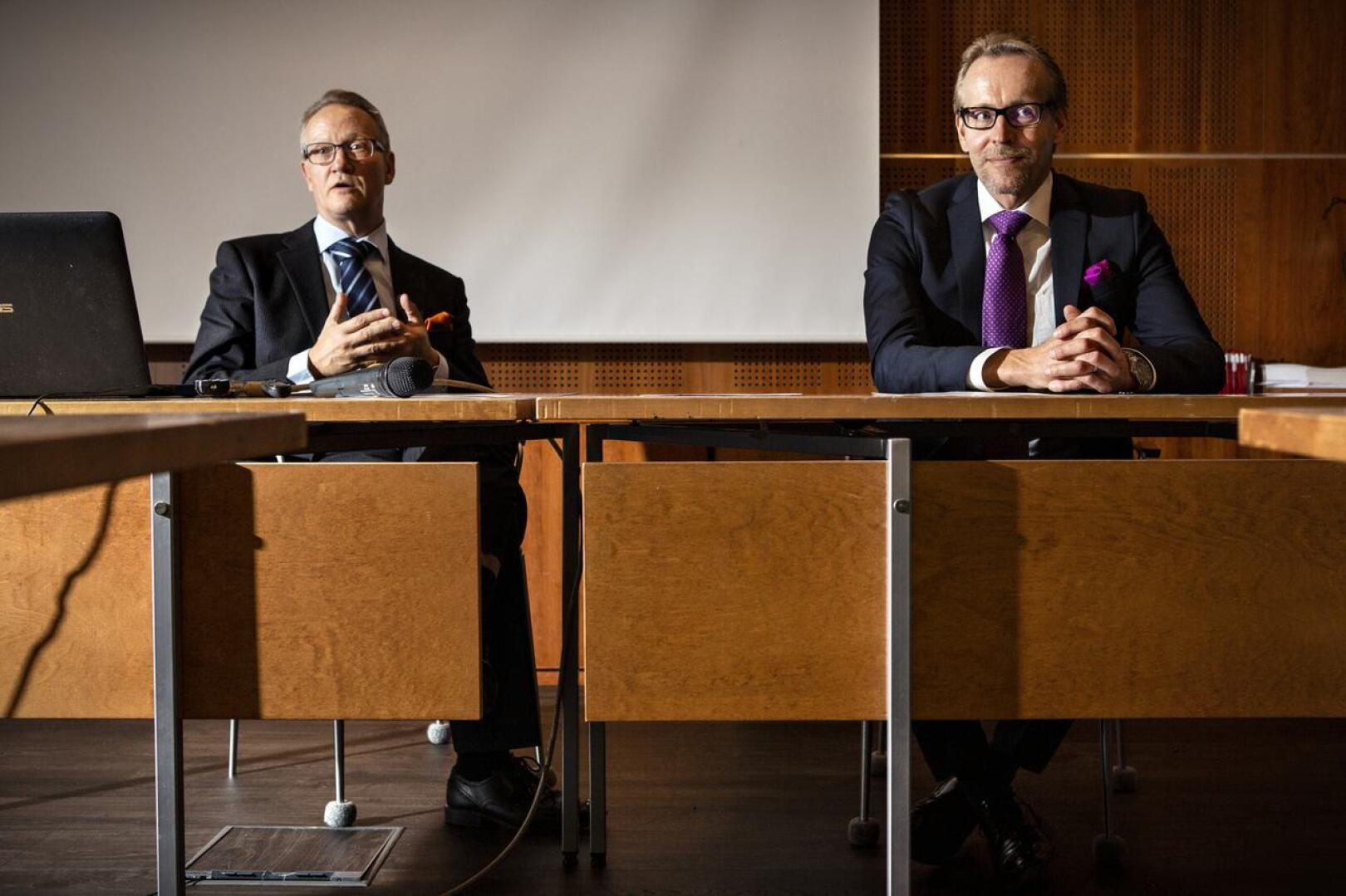 Pohjanmaan kauppakamari hakee uutta toimitusjohtajaa. Kuvassa nykyinen toimitusjohtaja Juha Häkkinen (vas.) ja kauppakamarin hallituksen puheenjohtaja Ulf Nylund.