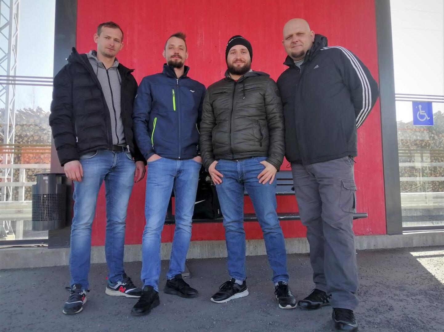Damian Niezwinski, Grzegorz Tedrusinski, Grzegorz Brzeminski ja Marcin Sobkowicz olivat helpottuneita kuullessaan, että pääsisivät ongelmitta Tikkurilaan. 