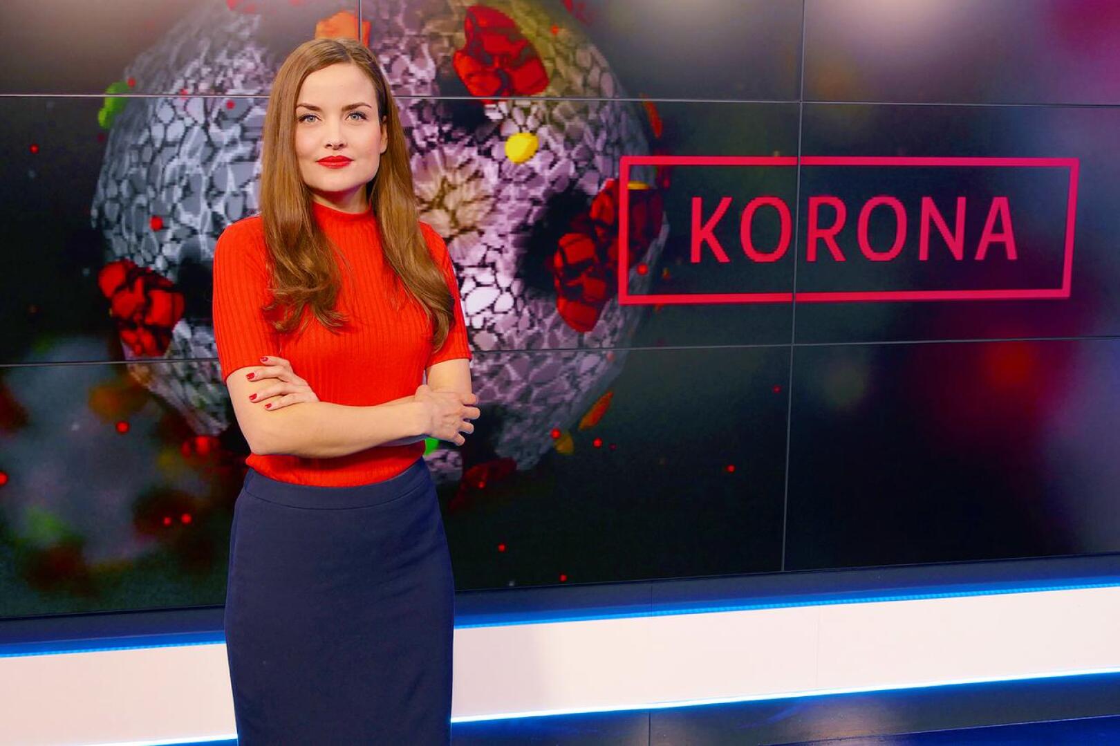 Kaustislaislähtöinen Kreeta-Maria Kivioja työskentelee Ylellä muun muassa uutistenlukijana.