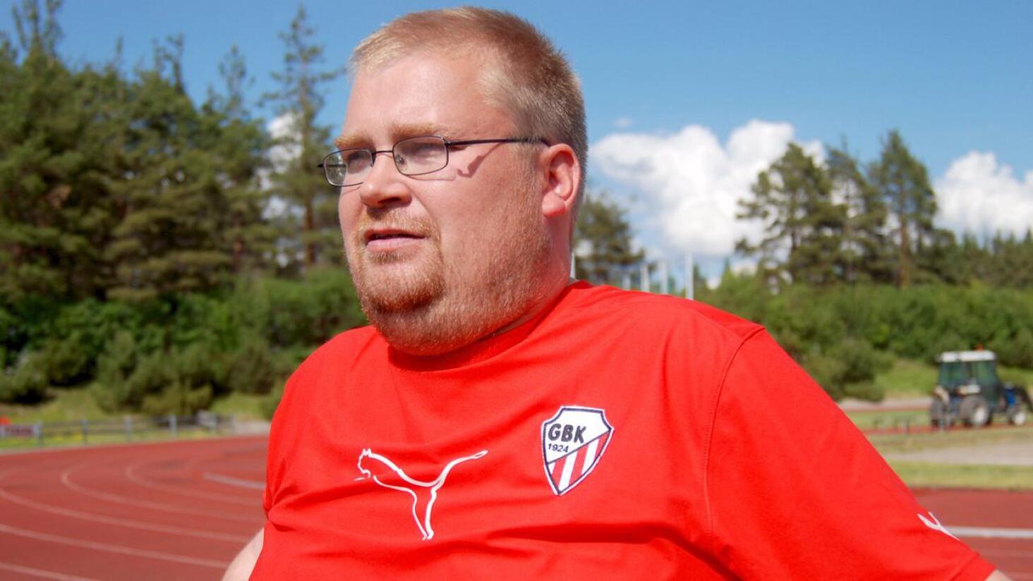 Ylivieskalaislähtöinen Kimmo Mattila on yhteisjoukkueen päävalmentaja.