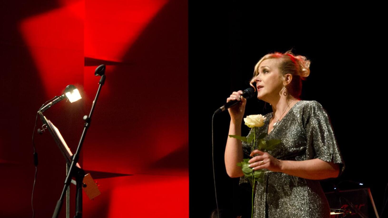 Kati Saarilampi esiintyi syyskuussa Ylivieskan Kulttuurikeskus Akustiikassa pidetyssä Kalajokilaakson 95-vuotisjuhlakonsertissa, jonka musiikista vastasi viihdeorkesteri Selvät Sävelet.