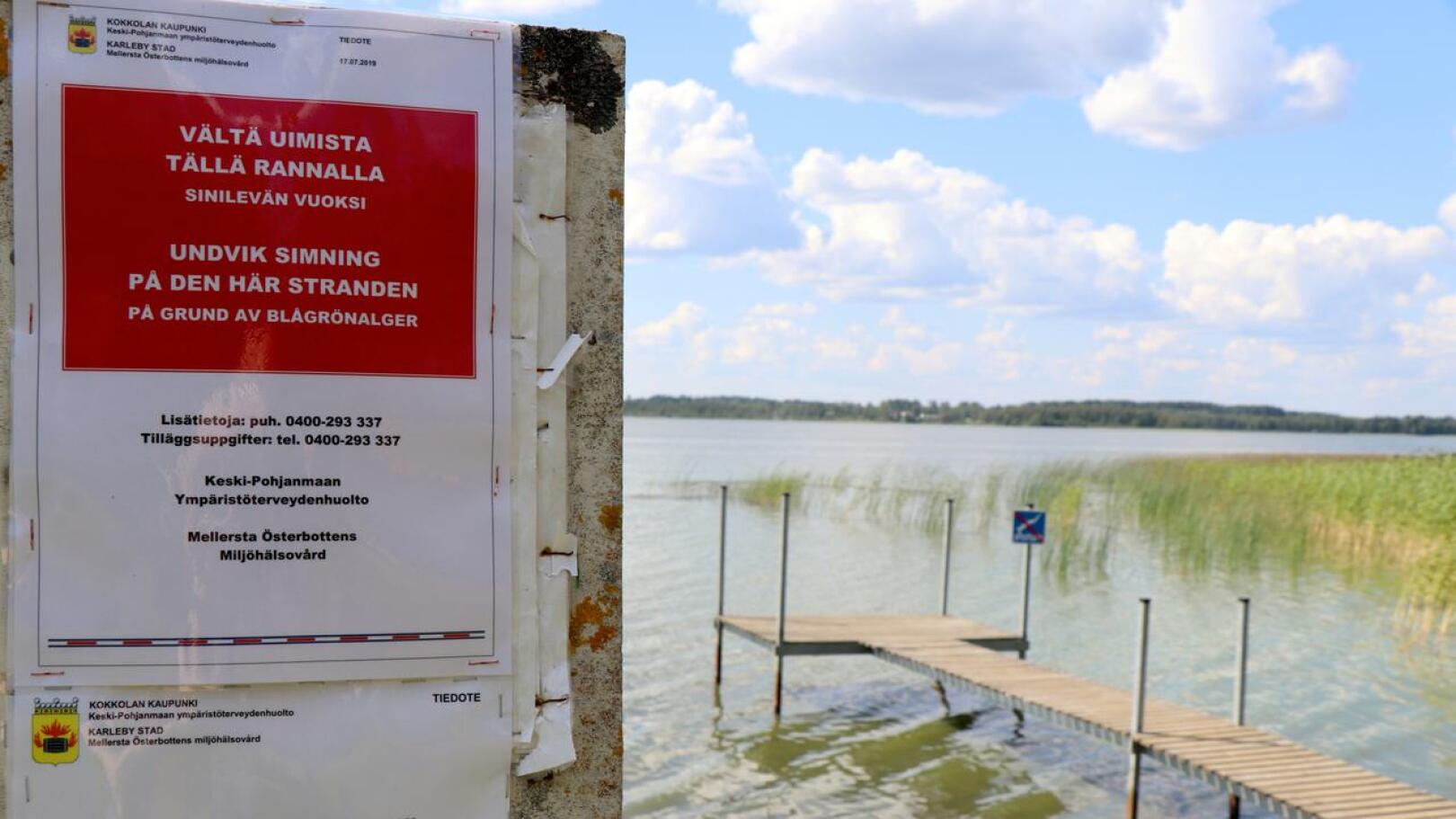 Keski-Pohjanmaan ympäristöterveydenhuolto valvoo yleisten rantojen uimaveden laatua Perhonjokilaakson alueella. Kuva kesältä 2019, kun Räyringinjärvi oli myös uimakiellossa.