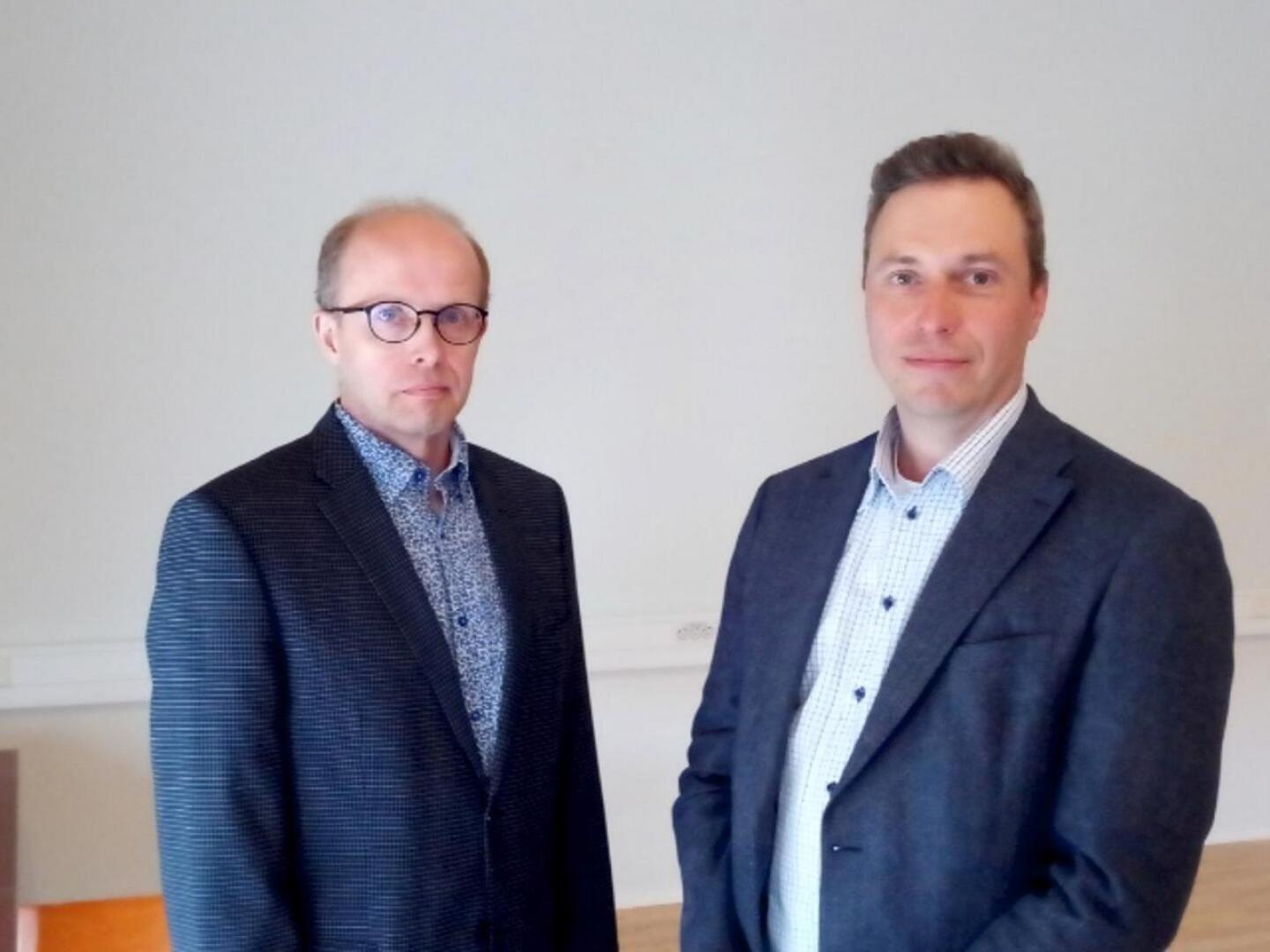 Olli Rosenqvist ja Timo Pärkkä ovat tutkineet suurhankkeiden vaikutuksia Kaustisen seutukunnan talouteen. 
