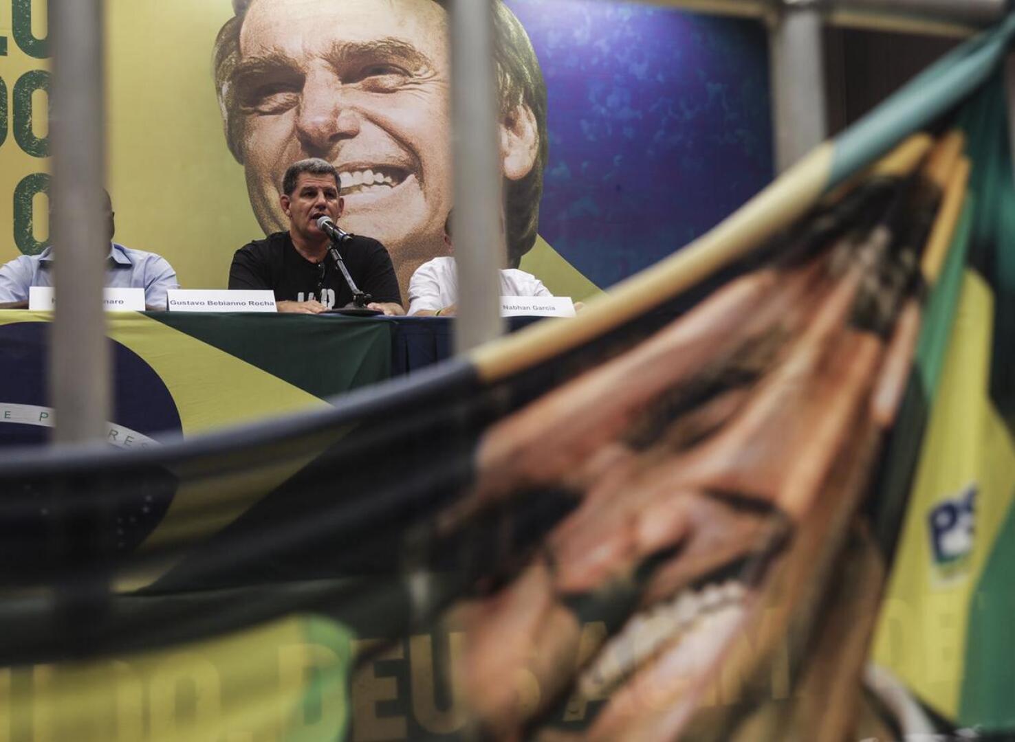 Äänestäisitkö? Brasilian presidentiksi hamuava ja vaalimainoksissa hymyilevä äärioikeistolainen Jair Bolsonaro ei ole peitellyt  näkemyksiään naisista ja vähemmistöistä.    